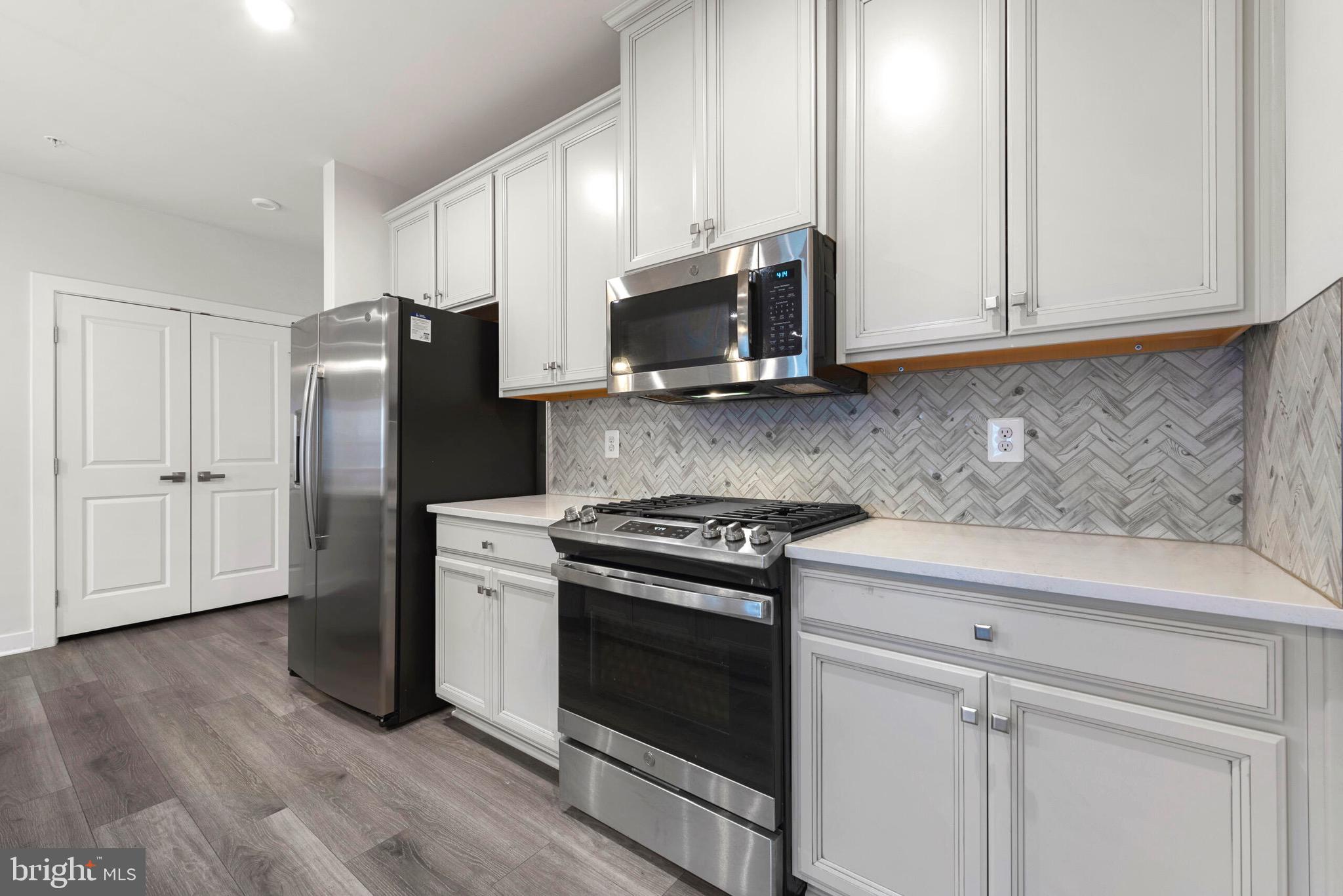 LOUDOUN VIEW CONDO FLATS - Residential Lease
