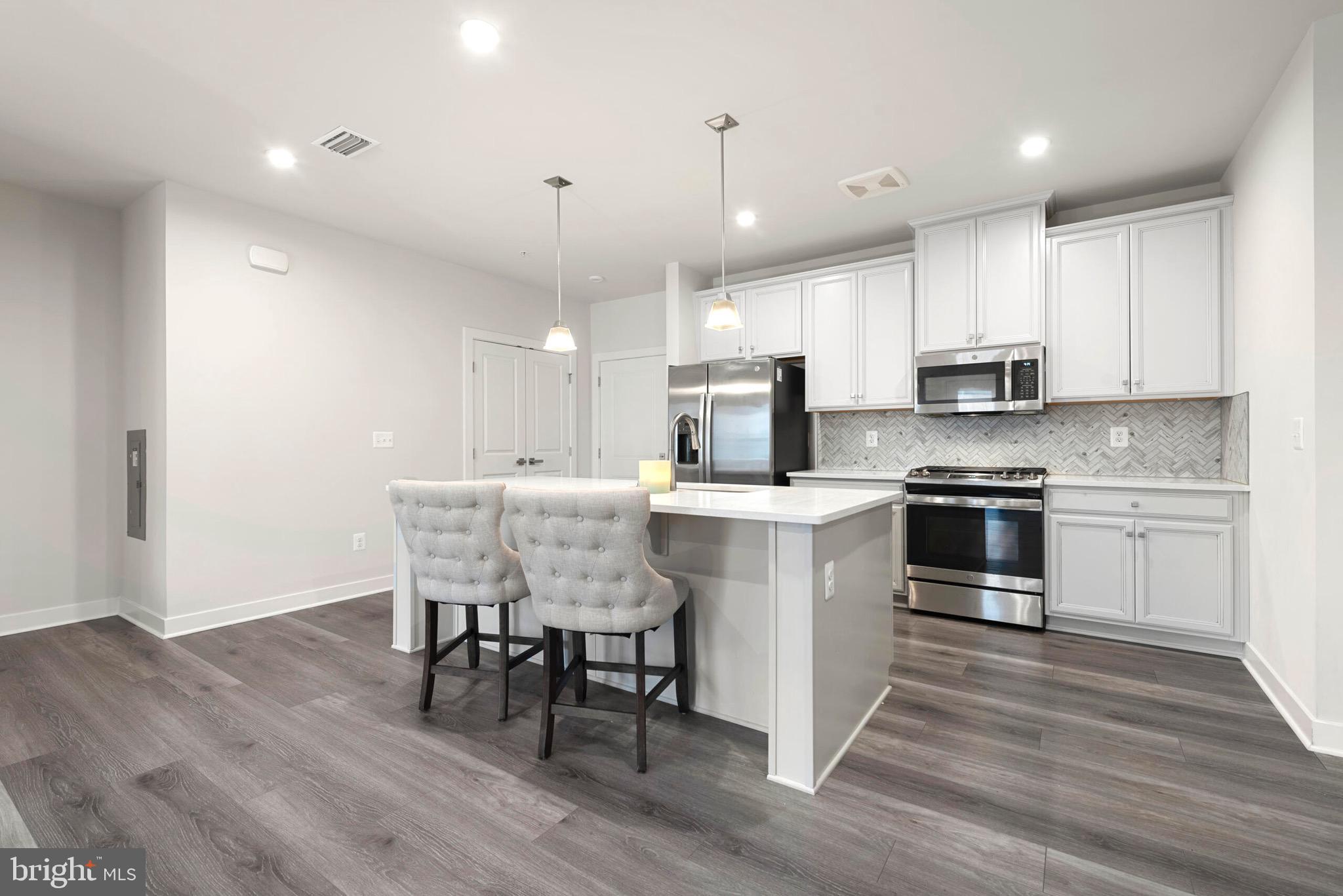 LOUDOUN VIEW CONDO FLATS - Residential Lease