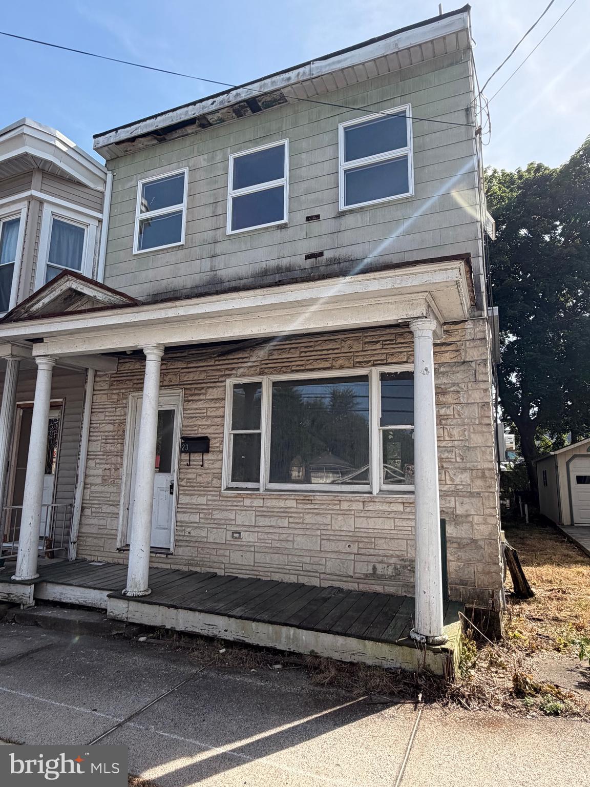 This Tremont home is looking for someone to put in a little sweat equity and bring this one back to life.  3 bedroom and 1 bath.  Full rehab needed.  Cash only, as-is sale.