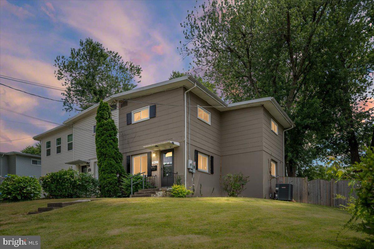 Nestled in the charming Ardmore neighborhood, this exquisite bungalow-style duplex offers a perfect blend of modern comfort and timeless elegance. Built in 1955, this home has been thoughtfully maintained, showcasing a warm and inviting atmosphere that beckons you to unwind and create lasting memories. Step inside to discover a layout that seamlessly connects the living spaces. The family room, conveniently located off the kitchen, is perfect for both casual gatherings and intimate evenings. Natural light pours in, enhancing the cozy ambiance and highlighting the beautiful design elements throughout. The breakfast area invites leisurely mornings, while the dining area sets the stage for delightful dinner parties and celebrations. The heart of this home is undoubtedly the kitchen, equipped with high-end stainless steel appliances and view over the backyard. Whether you're a seasoned chef or a weekend cook, you'll appreciate the functionality and style these appliances bring to your cooking experience. With three well-appointed bedrooms, this residence offers ample space for relaxation and personalization. The thoughtfully designed bathrooms renovated in 2020, including a full and a half bath, provide convenience and comfort for everyday living. Outside, the property boasts a generous lot size of 0.14 acres right off the galley kitchen, providing a canvas for outdoor enjoyment. The A/C was replaced in 2024, water heater 2020.

The expansive yard offers endless possibilities for gardening, entertaining, or simply basking in the sun. Parking is a breeze with a dedicated driveway, ensuring that you and your guests always have a convenient place to park. The design of this lot enhances privacy and tranquility, making it a serene retreat from the hustle and bustle of daily life. This home is not just a place to live; it's a lifestyle. Experience the charm of Ardmore, with its vibrant community and proximity to local amenities. Embrace the opportunity to make this beautiful home your own, where every corner reflects comfort, and style.