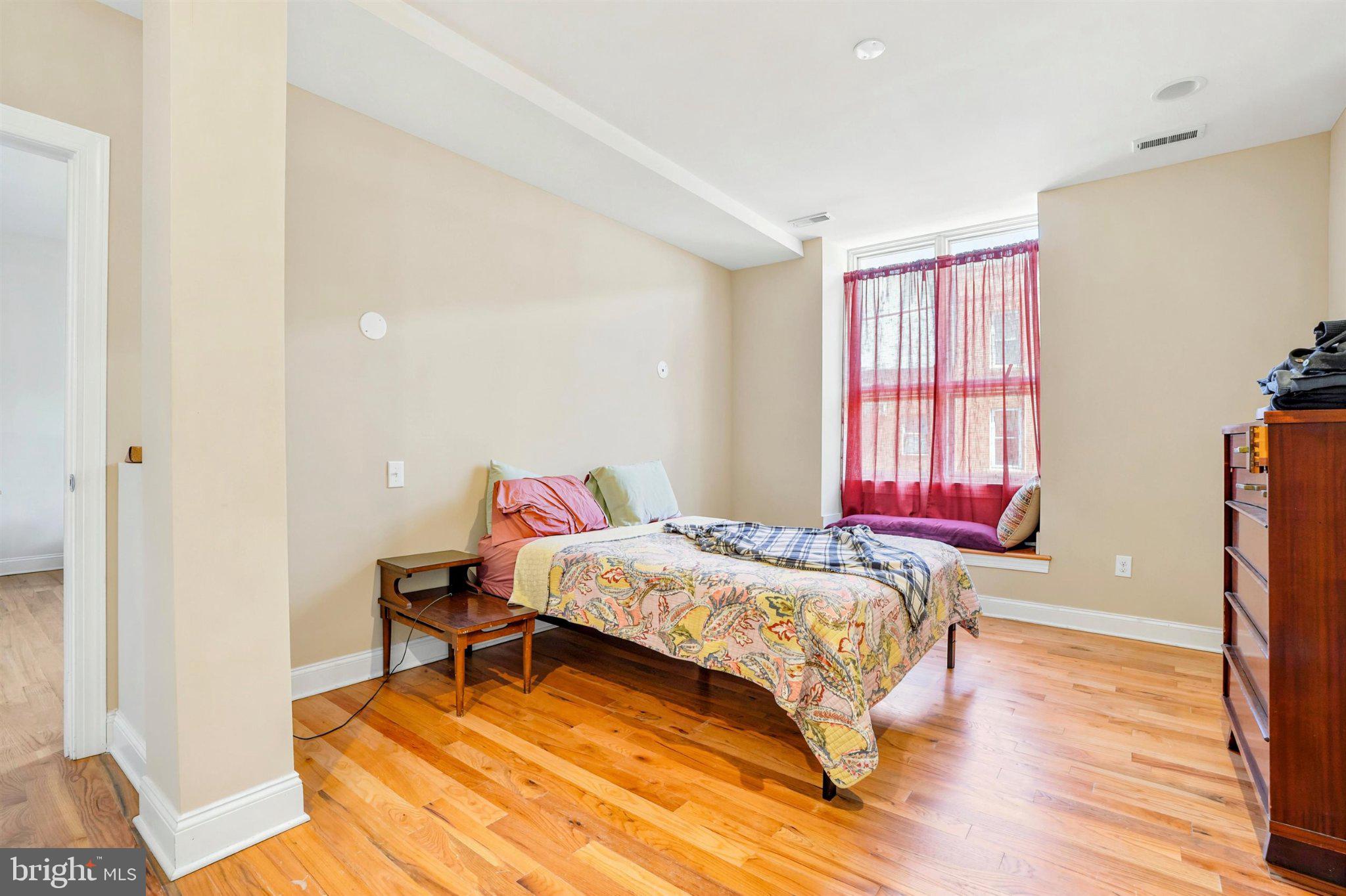 PASSYUNK SQUARE - Commercial Sale
