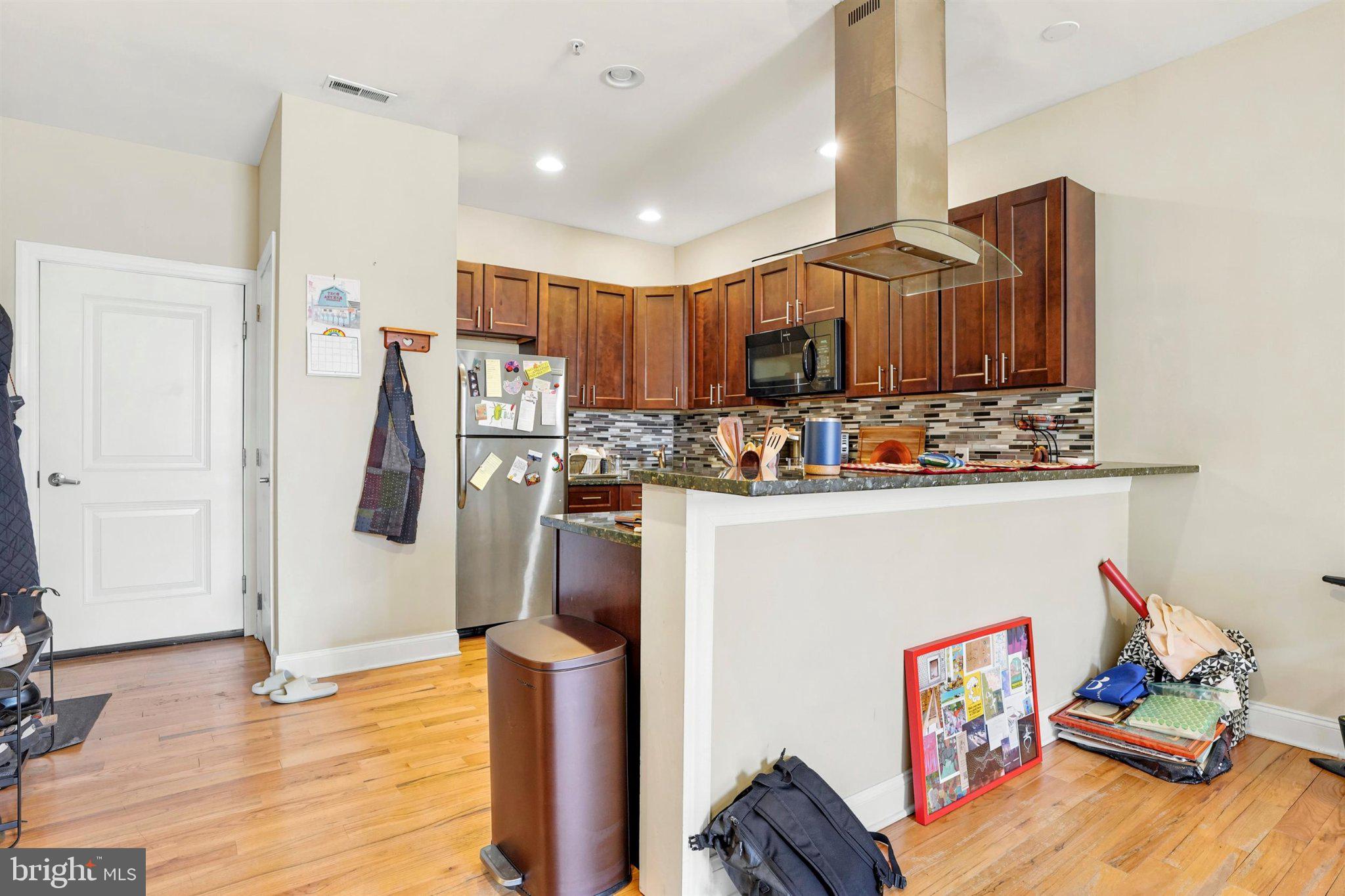 PASSYUNK SQUARE - Commercial Sale