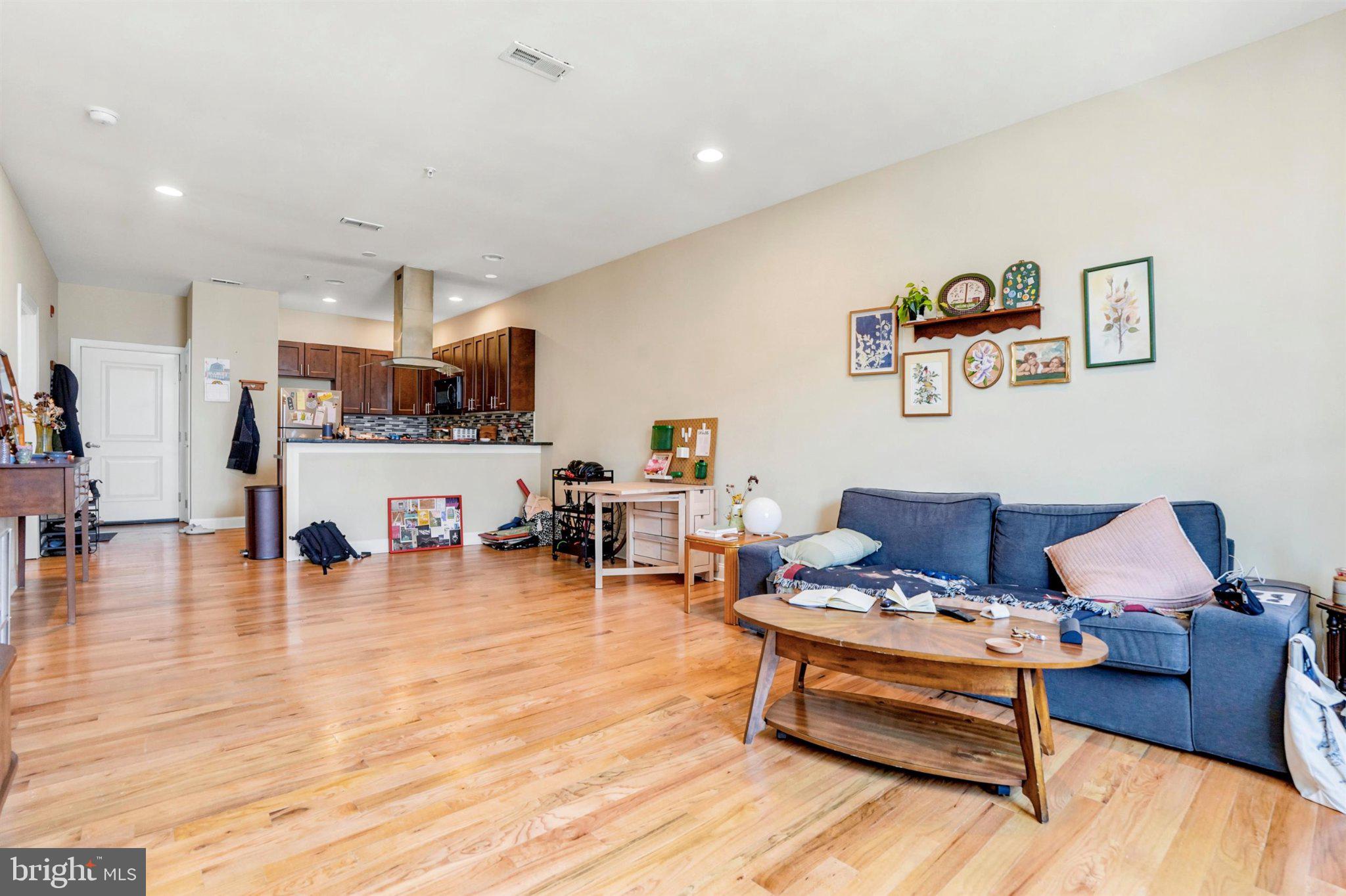 PASSYUNK SQUARE - Commercial Sale