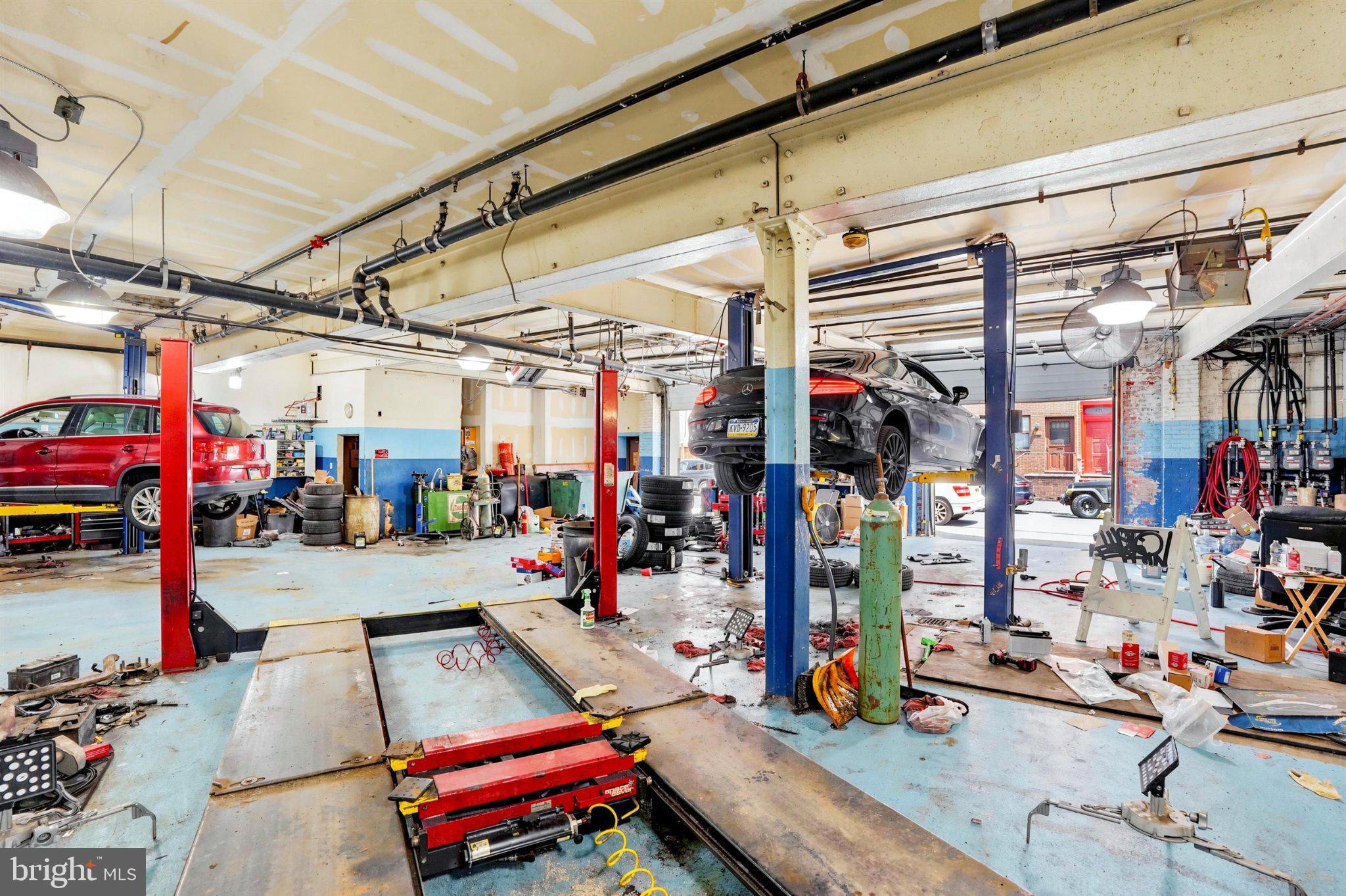 PASSYUNK SQUARE - Commercial Sale