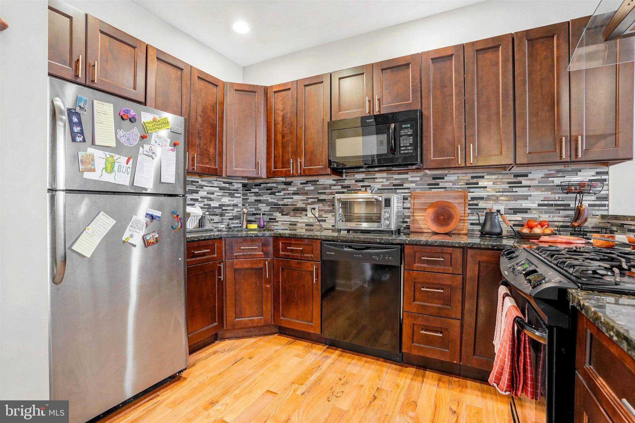 PASSYUNK SQUARE - Commercial Sale