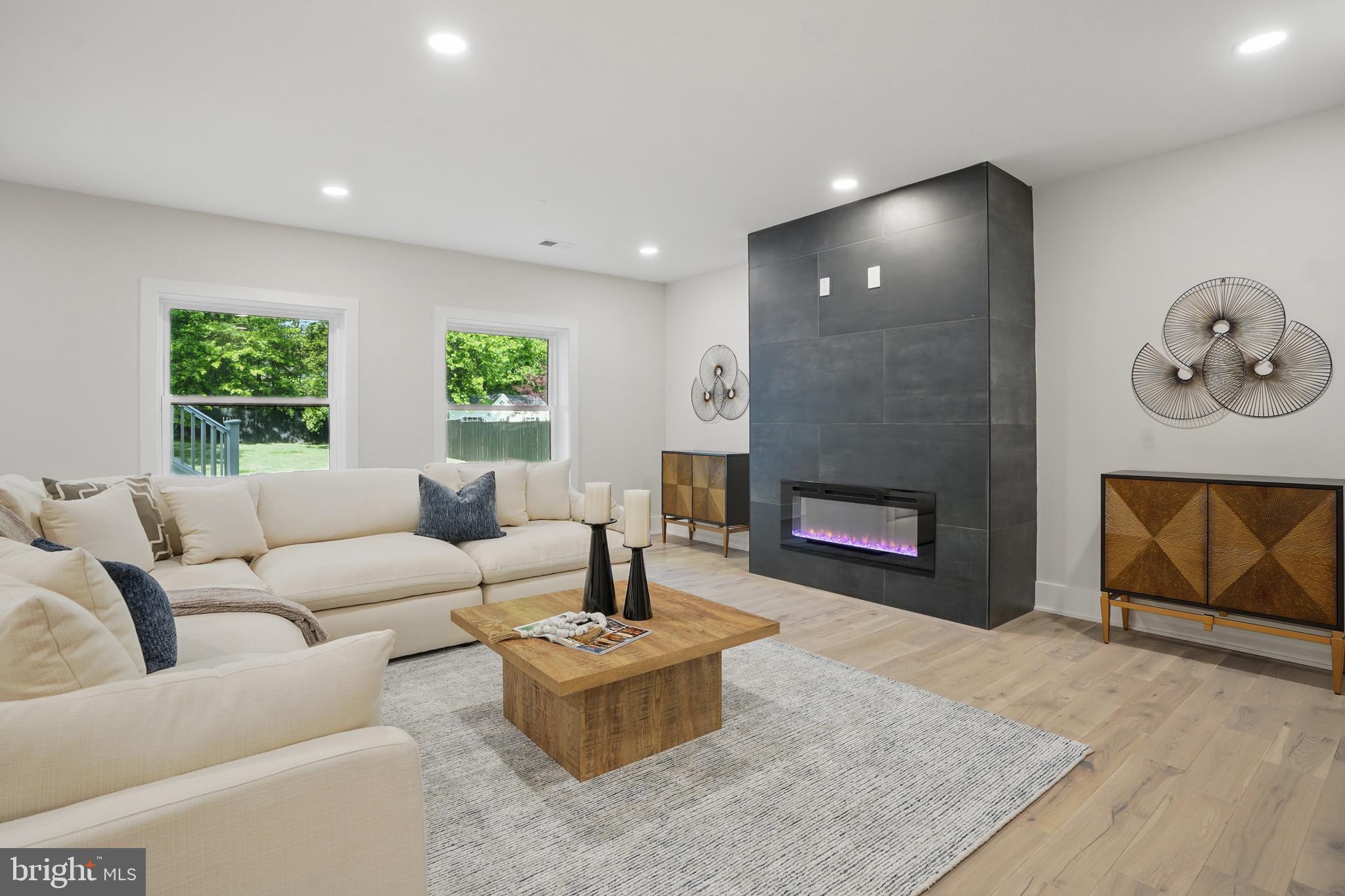 HOLLY PARK - Residential