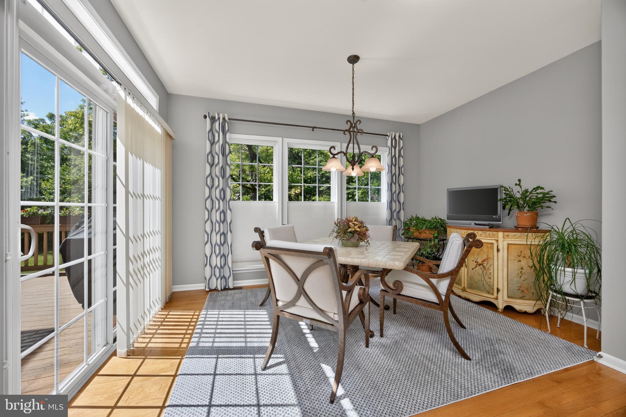 LONGFORD CROSSING - Residential