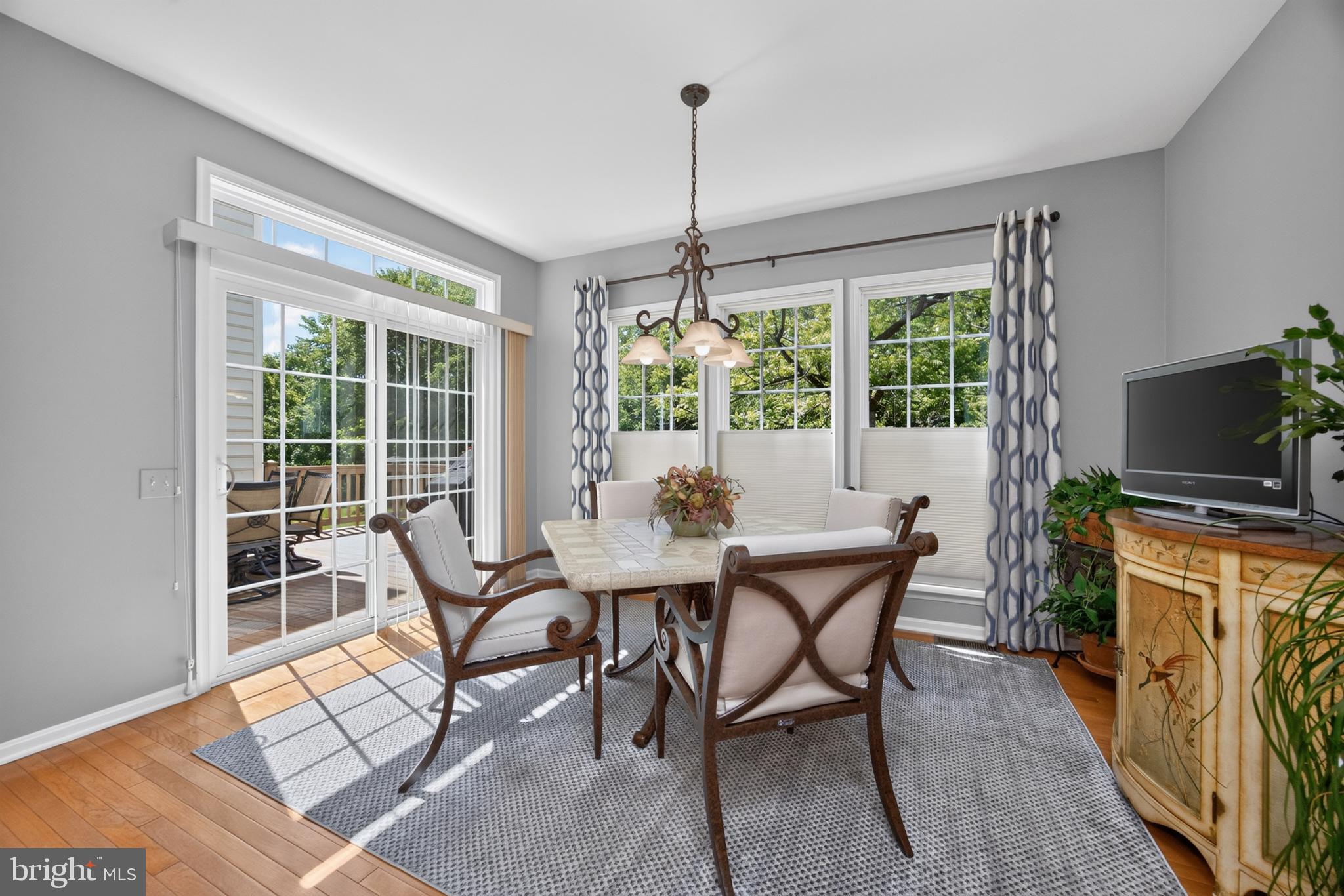 LONGFORD CROSSING - Residential
