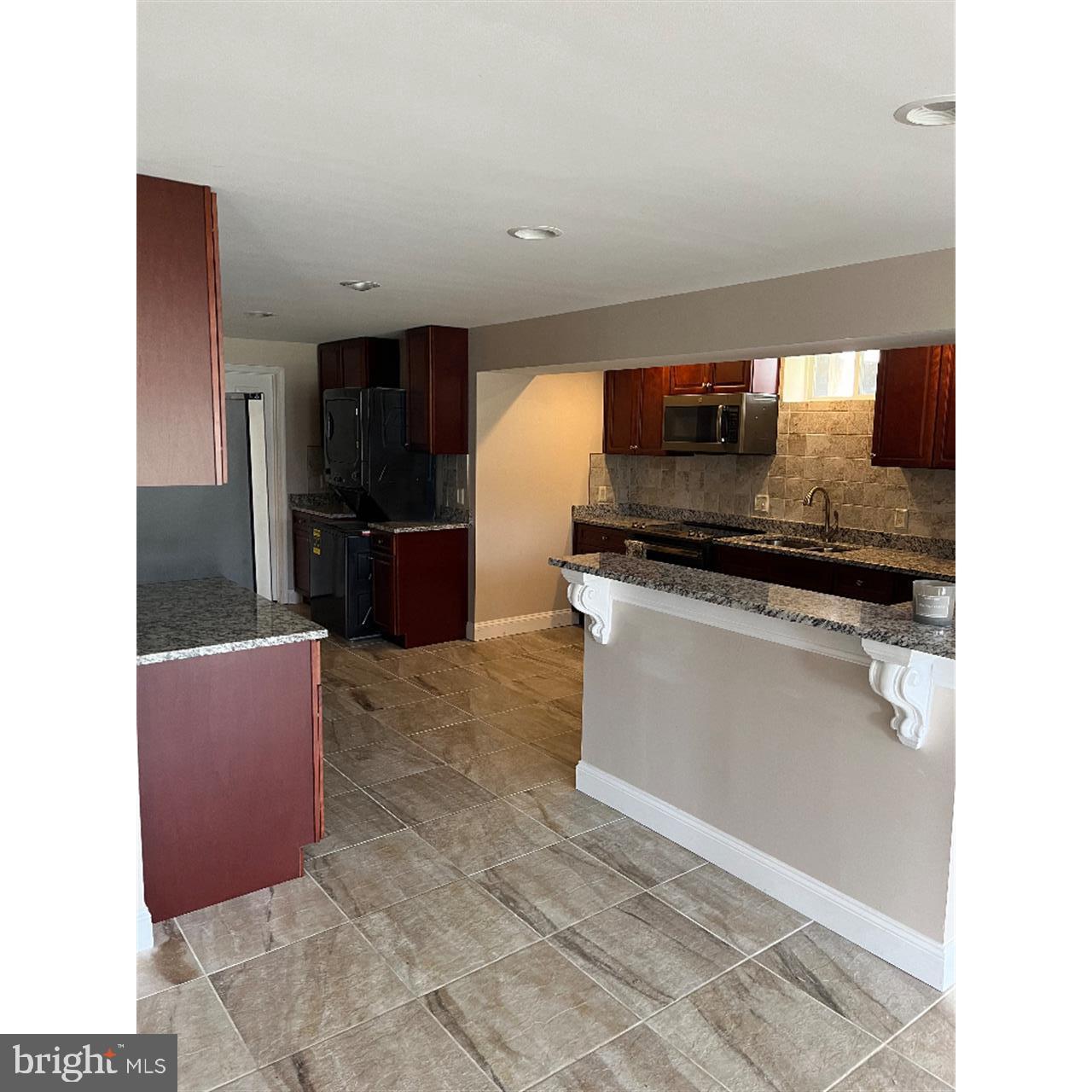 ISLAND CREEK WOODS - Residential