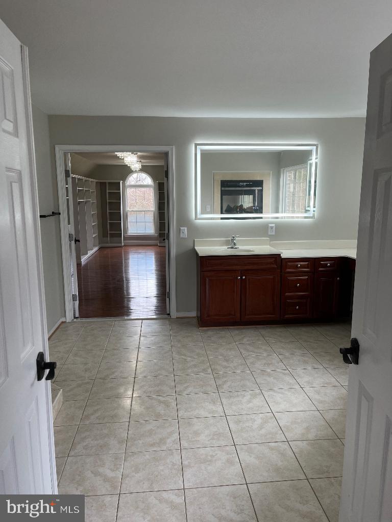 ISLAND CREEK WOODS - Residential