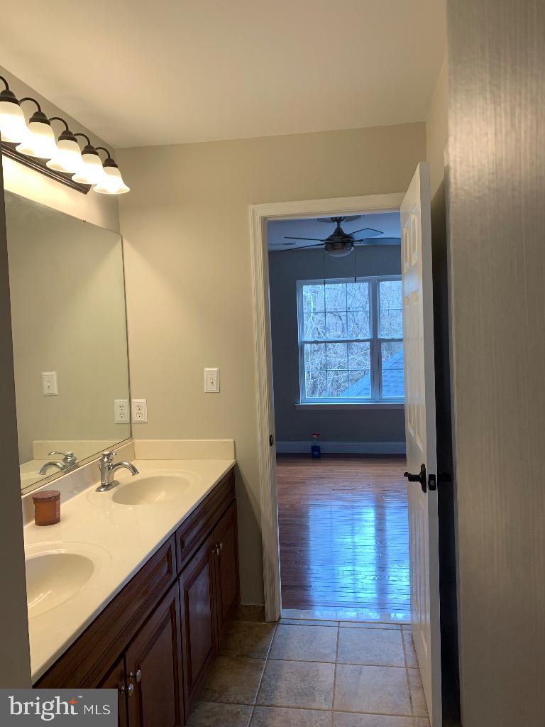 ISLAND CREEK WOODS - Residential
