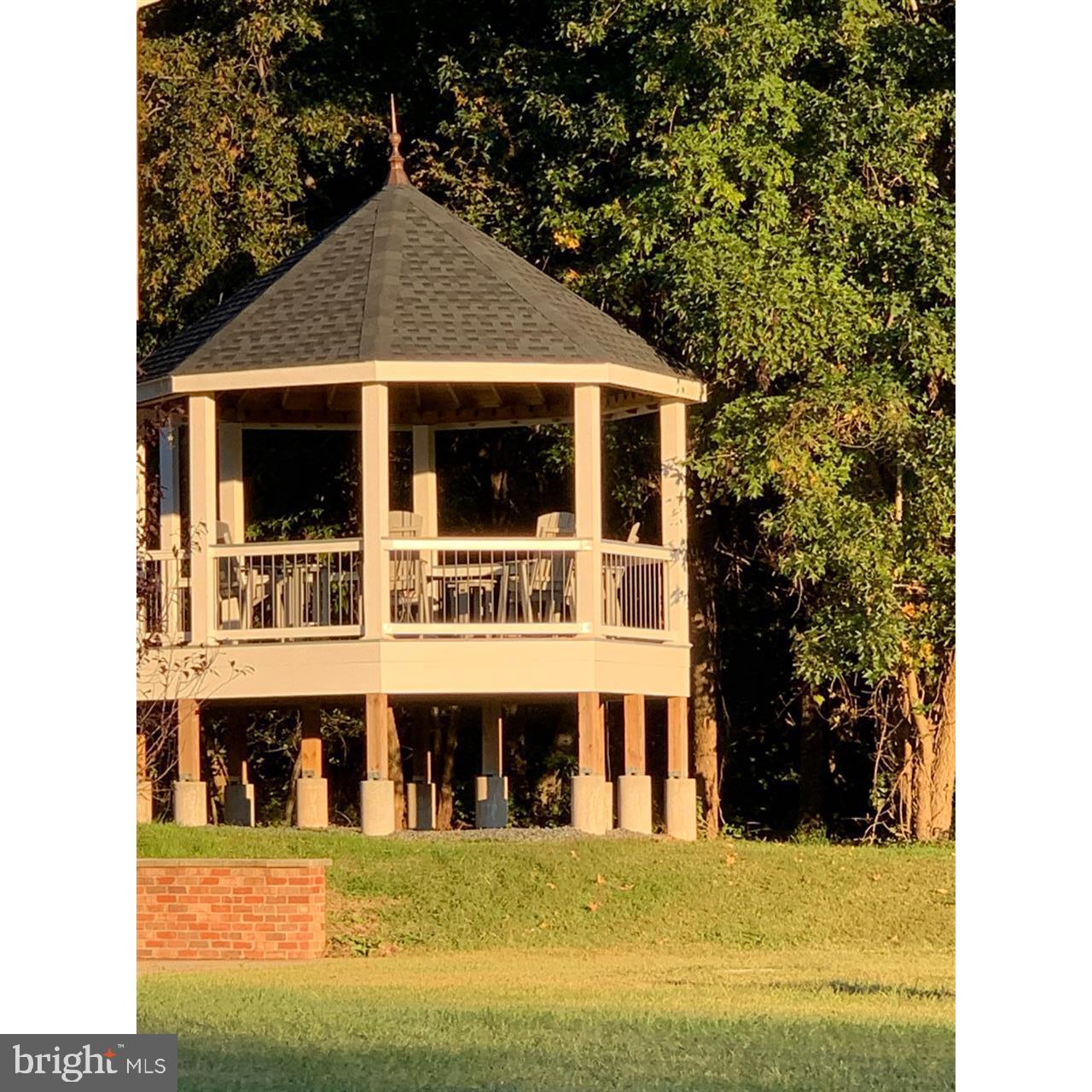 ISLAND CREEK WOODS - Residential