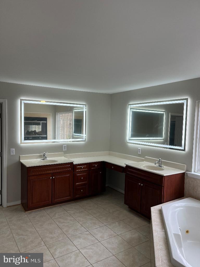ISLAND CREEK WOODS - Residential