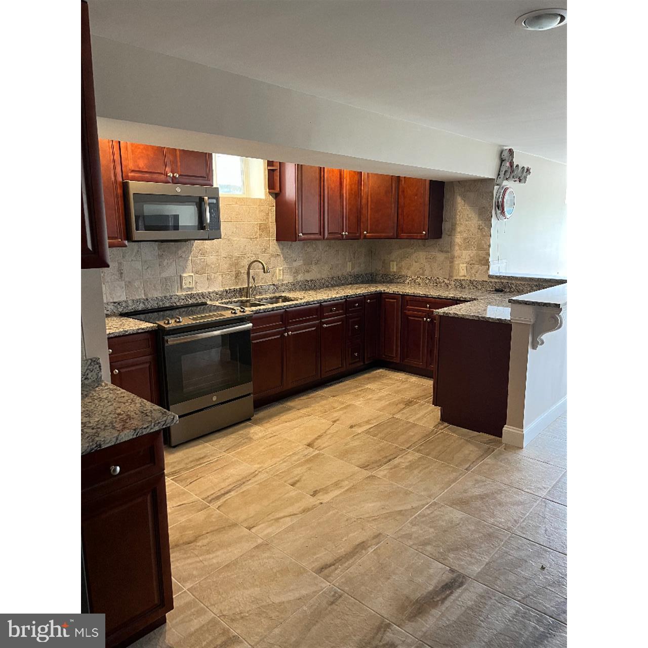 ISLAND CREEK WOODS - Residential