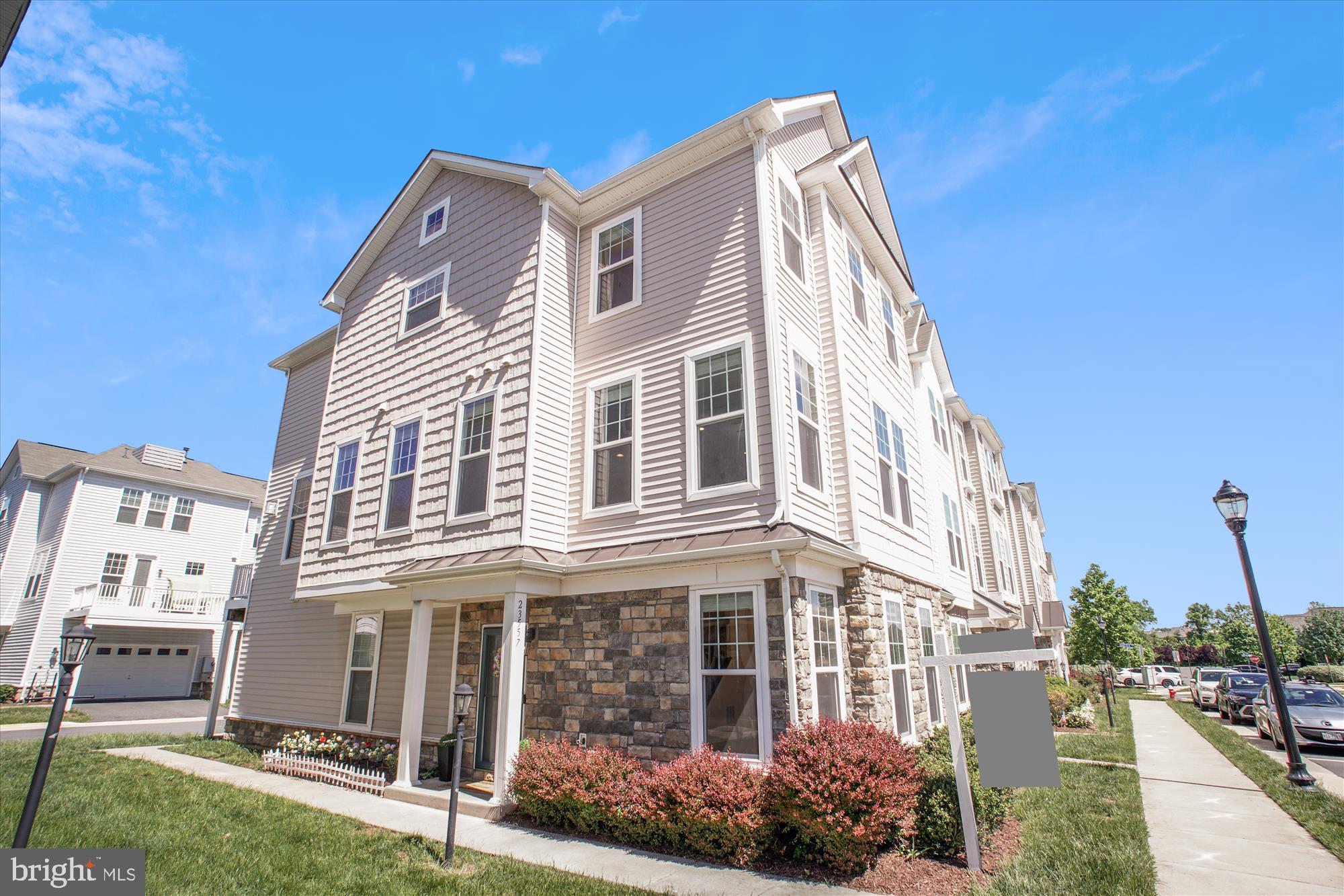 Discover comfortable living in this elegant sun-filled end unit townhouse. This residence boasts of 3 bedrooms, including a spacious primary bedroom, and 3.5 well-appointed bathrooms. Each space within the home is crafted with attention to detail with modern comforts. Nestled in the vibrant and sought after Brambleton neighborhood, enjoy proximity to the Town Center, with its variety of shops, eateries, and entertainment options. Access to community pools, parks, trails and other sports and recreational places. Offering a blend of convenience and style with a highly desirable school system. Close to Ashburn/Loudoun Station Metro,Dulles Airport, 267 Greenway/Toll, Rte 50.
