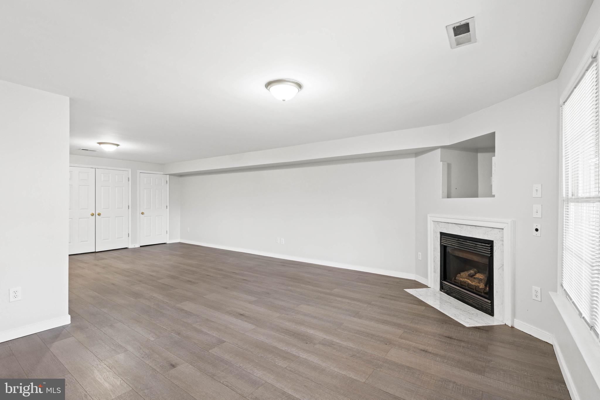 STONE RIVER - Residential Lease