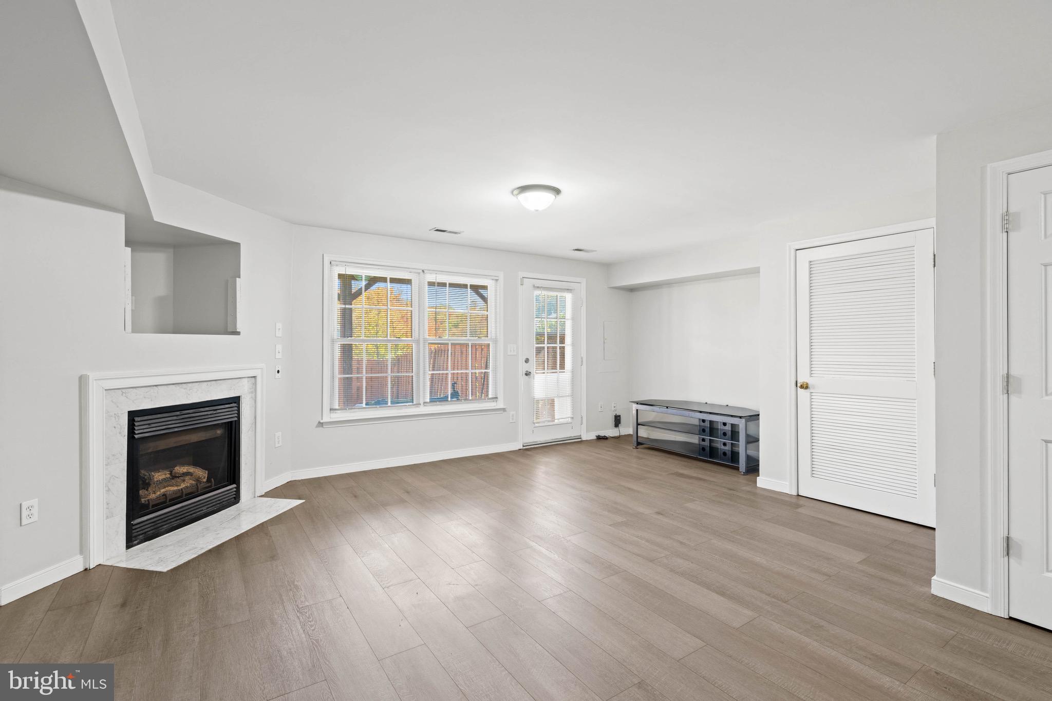 STONE RIVER - Residential Lease
