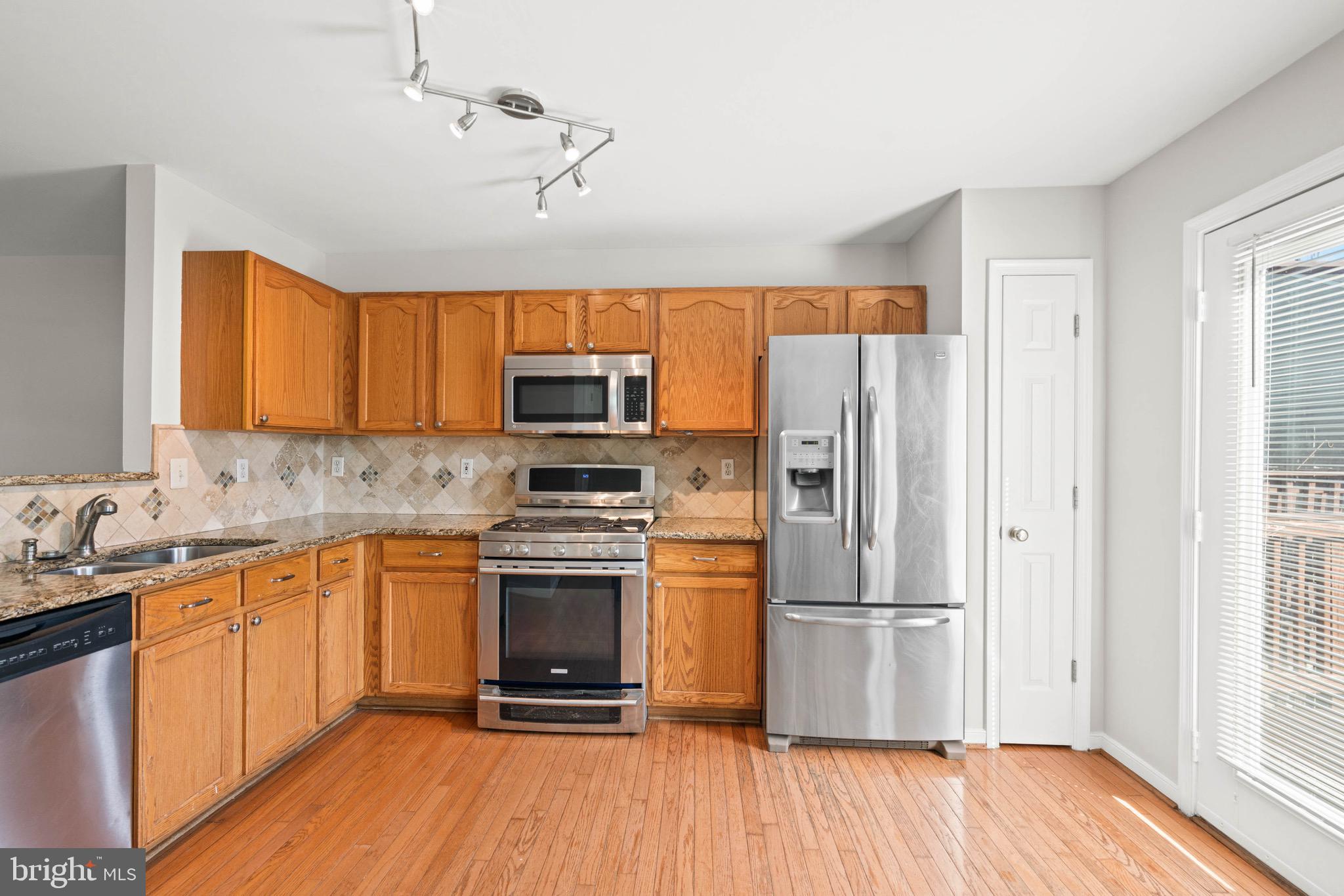 STONE RIVER - Residential Lease