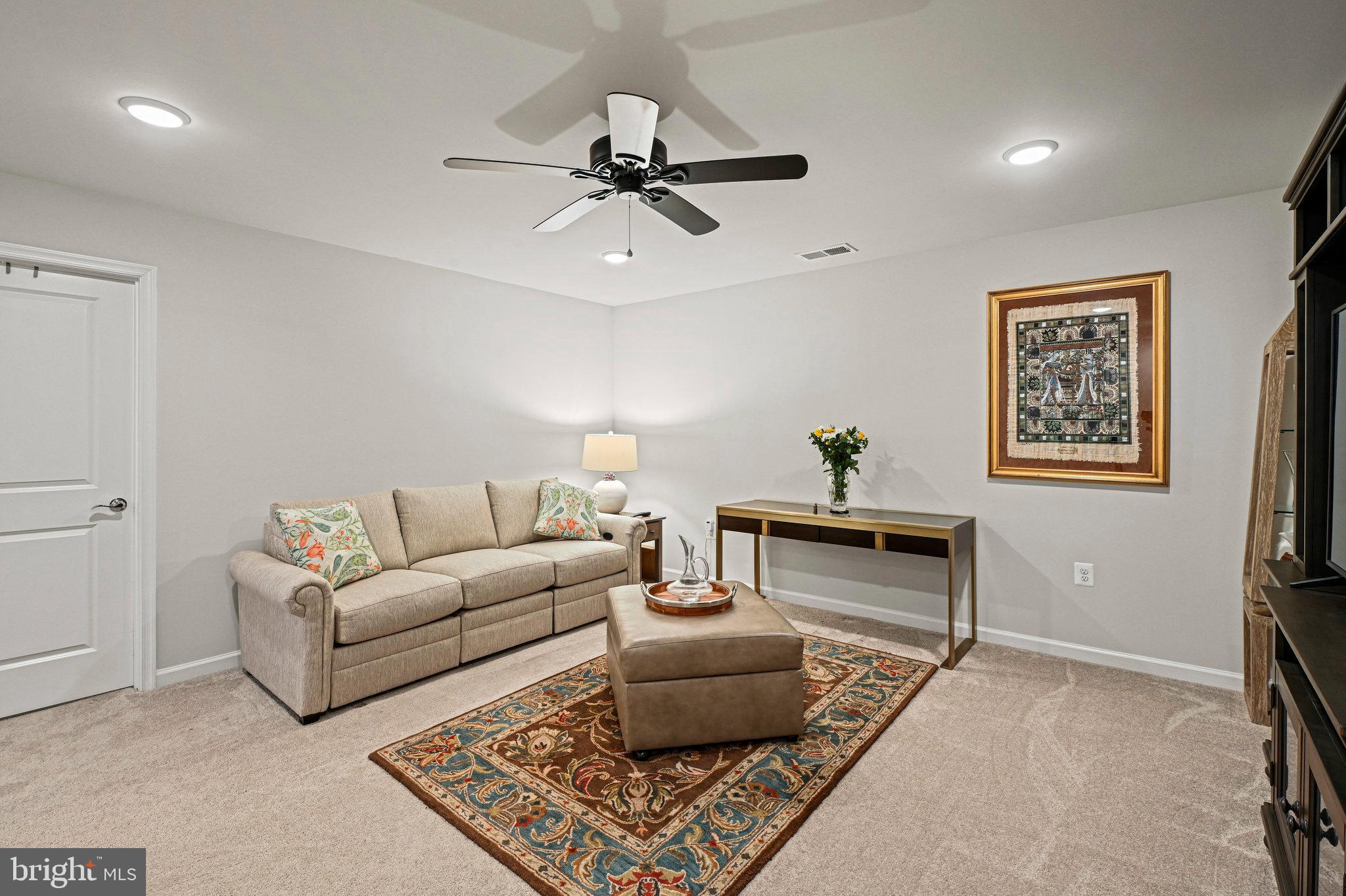 LEXINGTON 7 - Residential