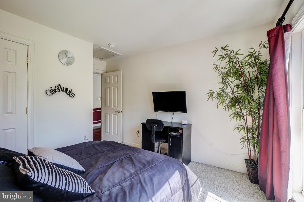 HOYLES MILL VILLAGE - Residential