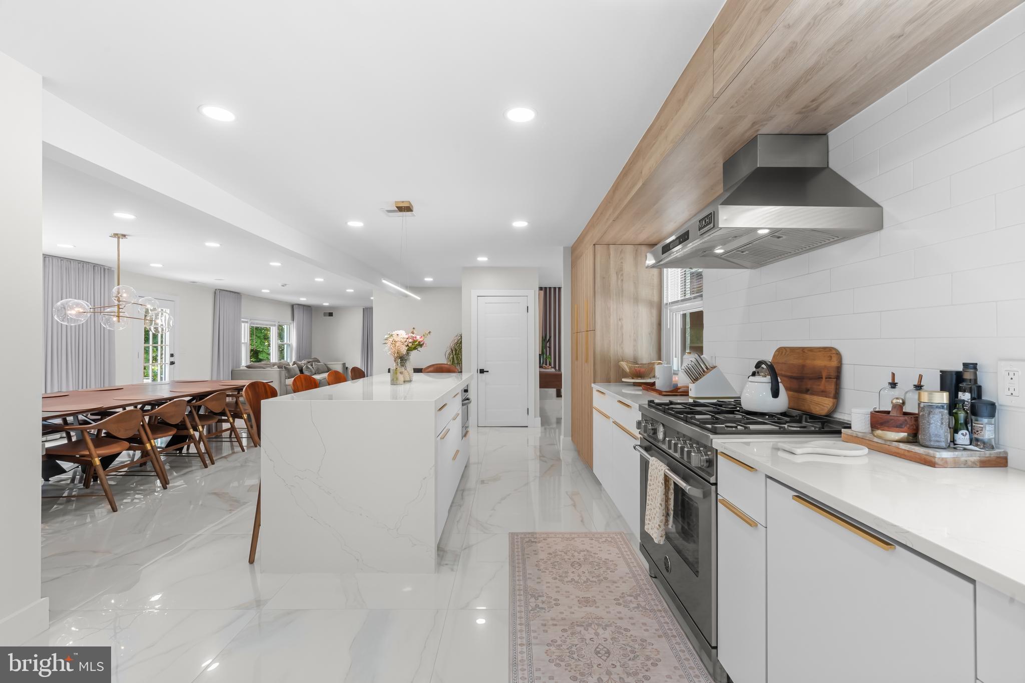 HUNTINGDON VALLEY - Residential