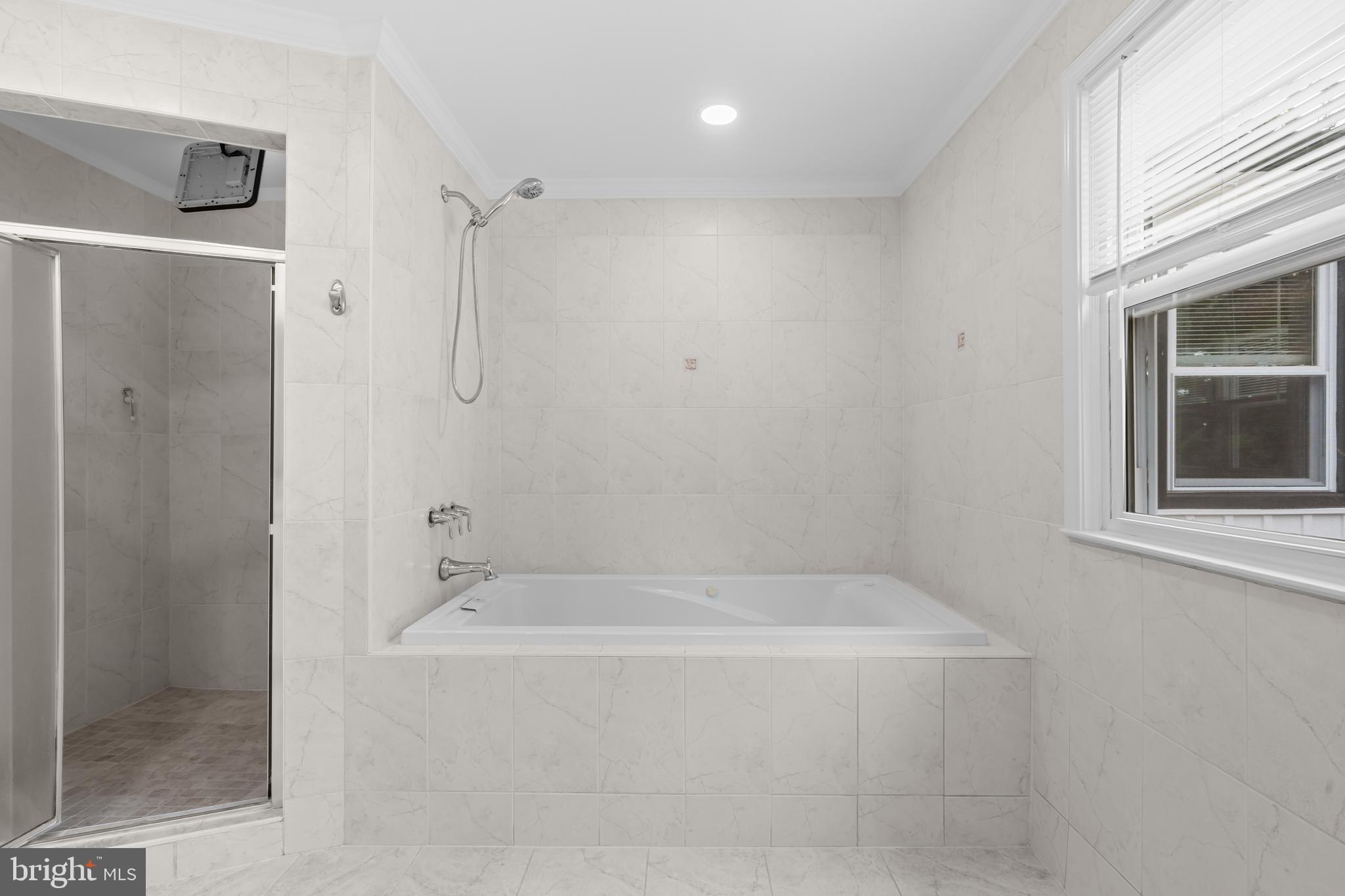 HUNTINGDON VALLEY - Residential