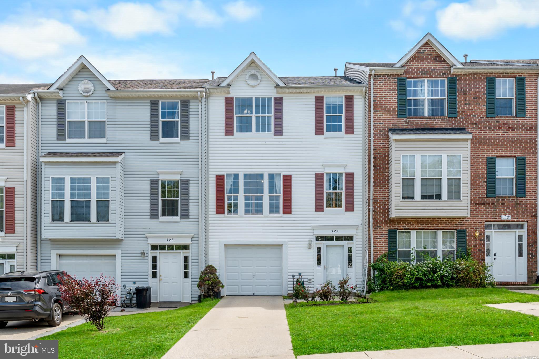 EMERALD KNOLLS - Residential