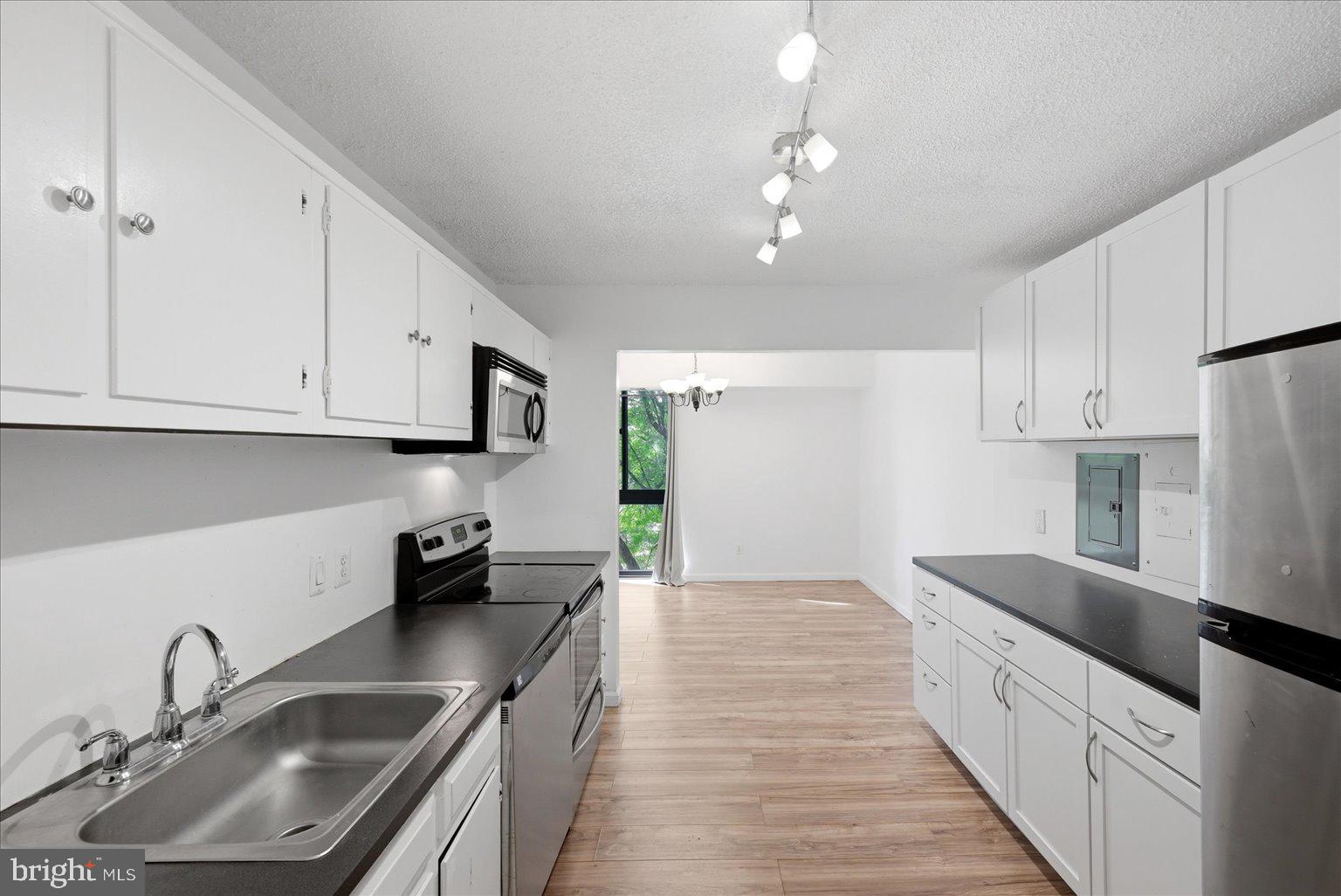 IDYLWOOD TOWERS CONDO - Residential