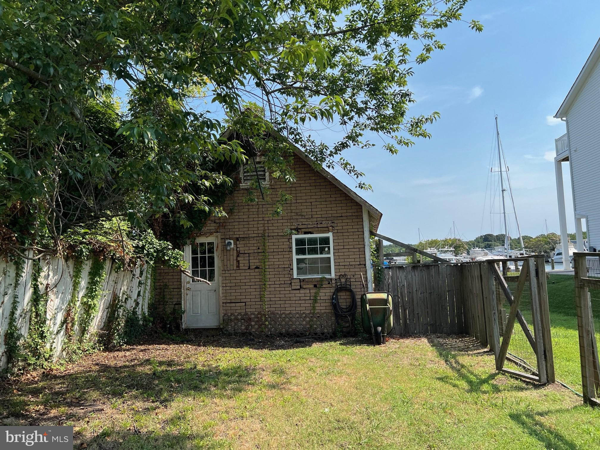 SOLOMONS ISLAND - Commercial Sale