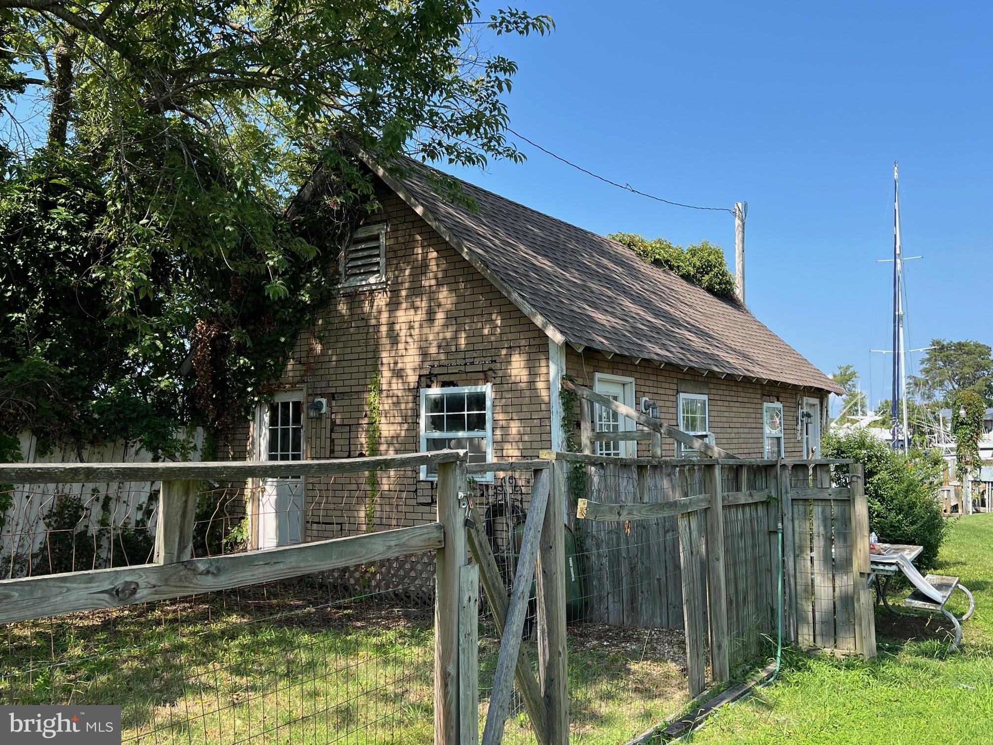 SOLOMONS ISLAND - Commercial Sale