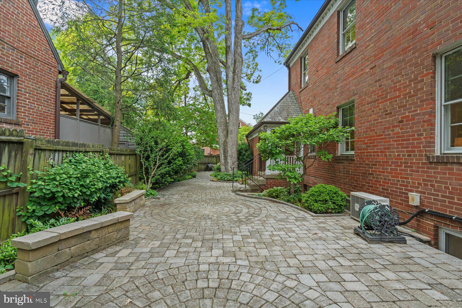 AMERICAN UNIVERSITY PARK - Residential