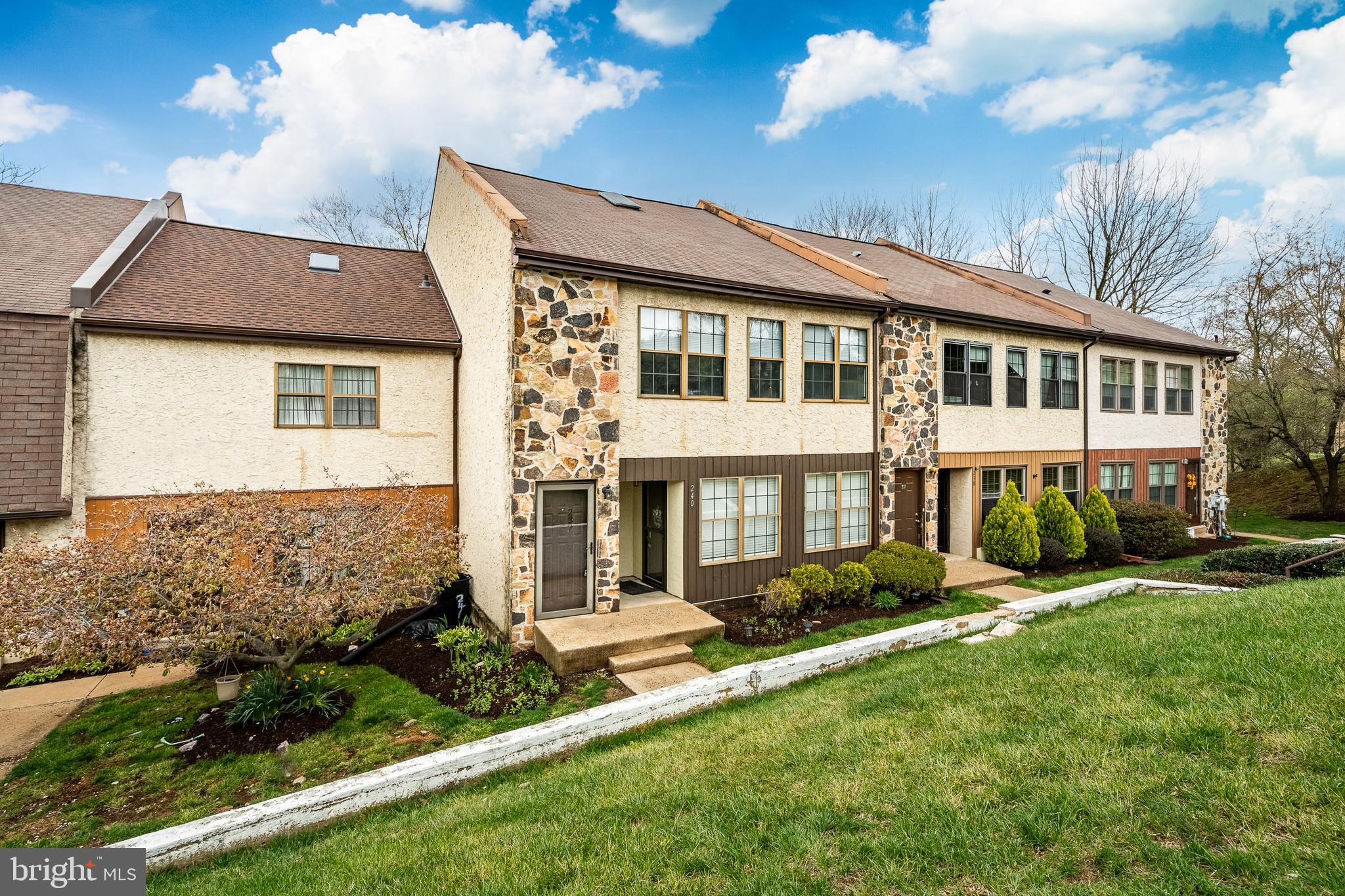 Renovated top to bottom. New floors throughout. Great enlarged new white kitchen with granite counters,   Come enjoy living in Exton Station. Basketball courts, Pool, Playground, Club house. Easy drive to Exton and to West Chester.