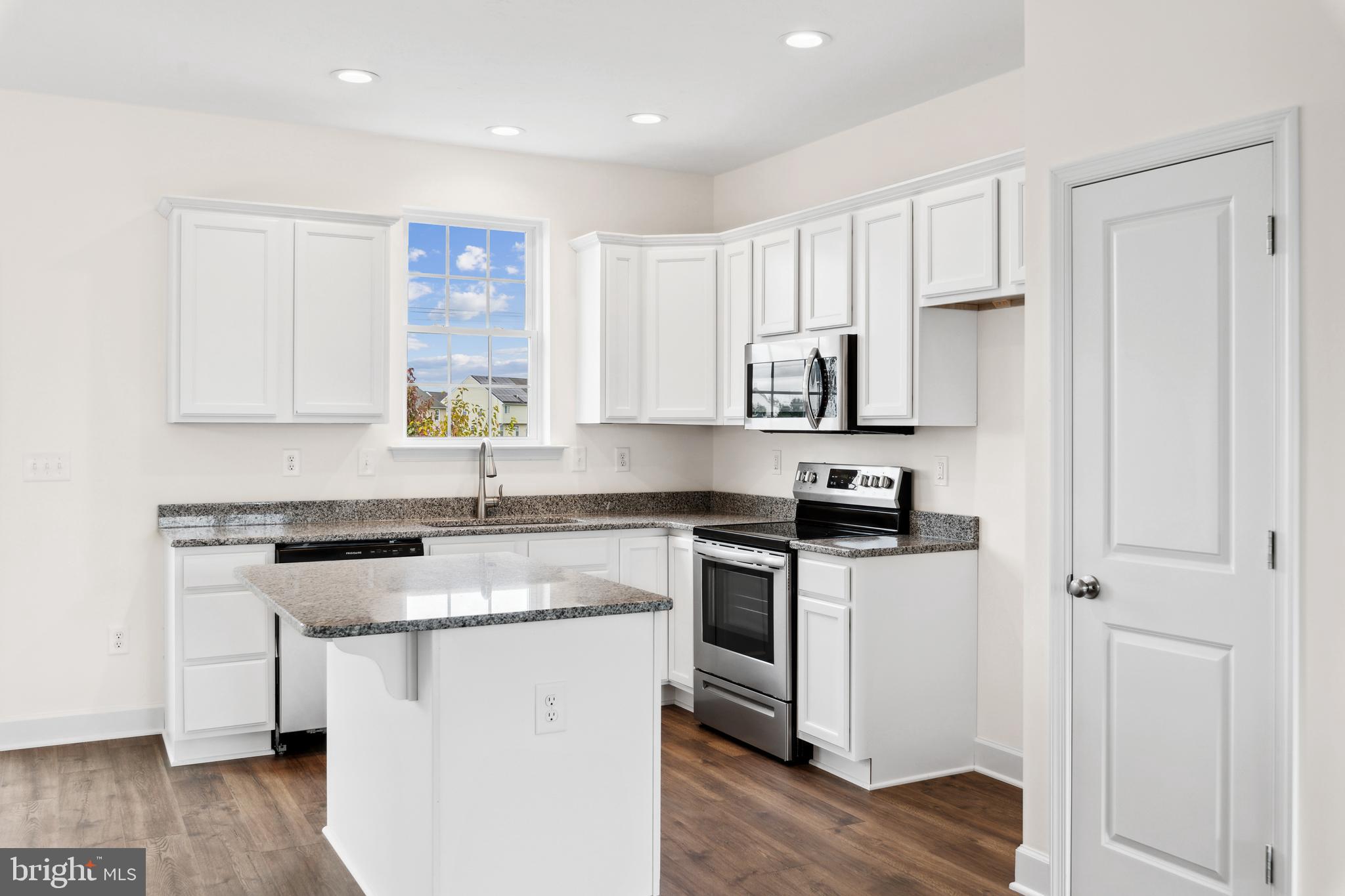 KINGS COURT AT BROWNSTONE - Residential