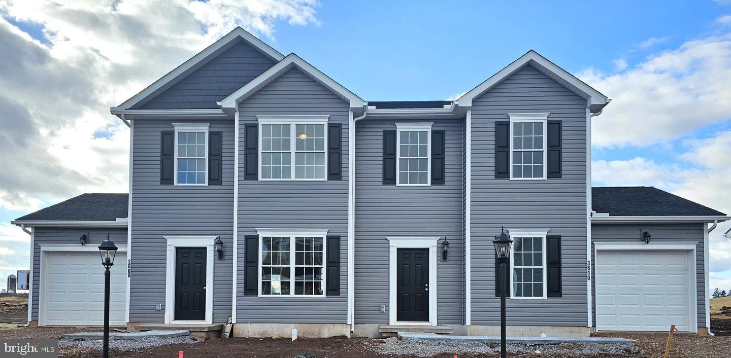 KINGS COURT AT BROWNSTONE - Residential