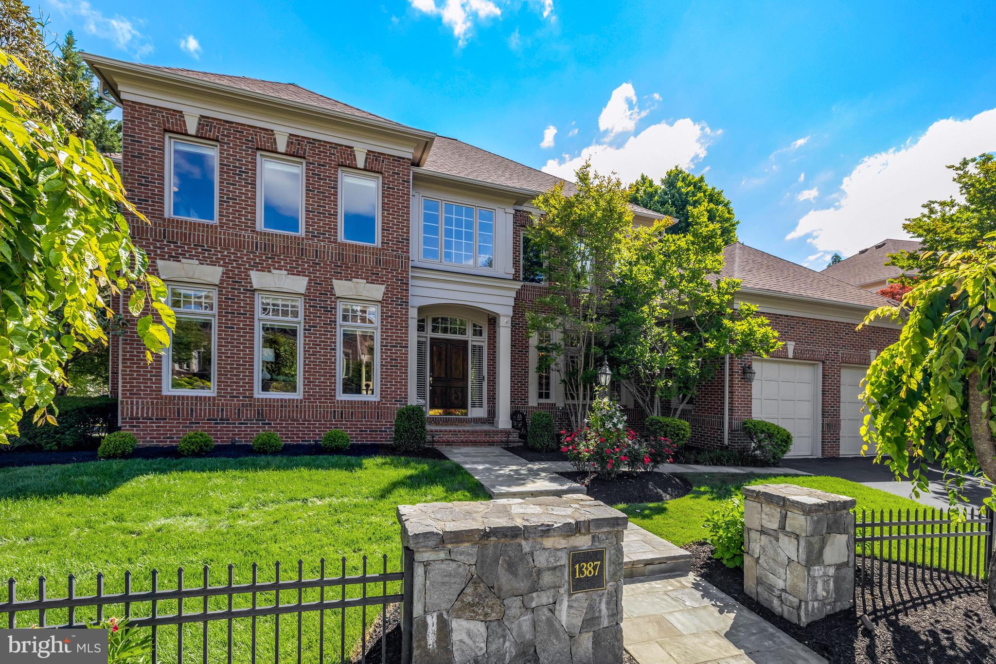 HUNTERS END - Residential
