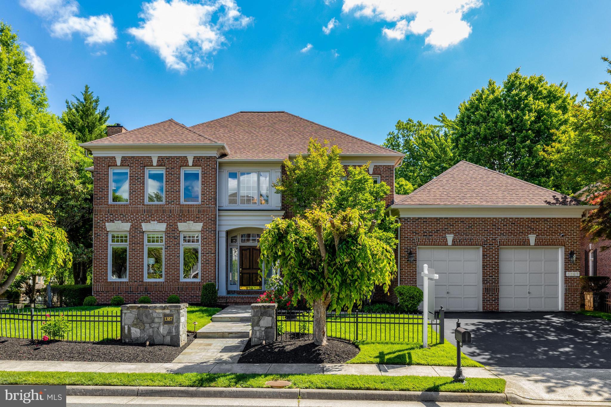 HUNTERS END - Residential