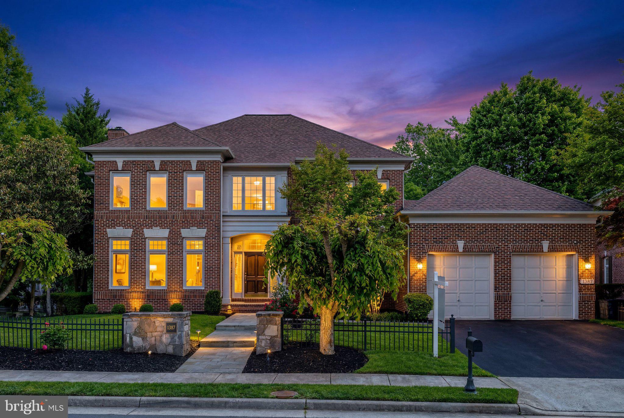 HUNTERS END - Residential