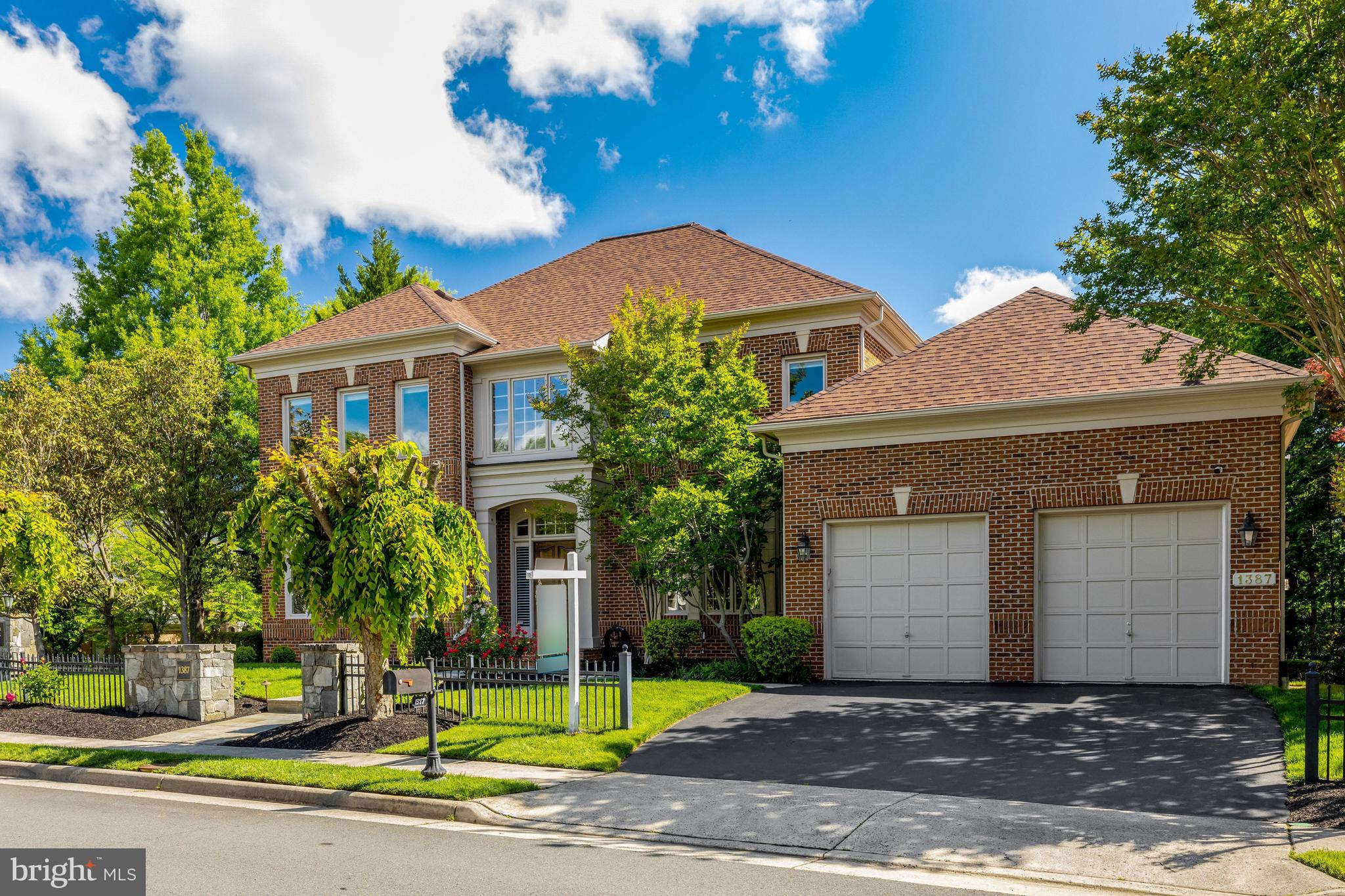 HUNTERS END - Residential
