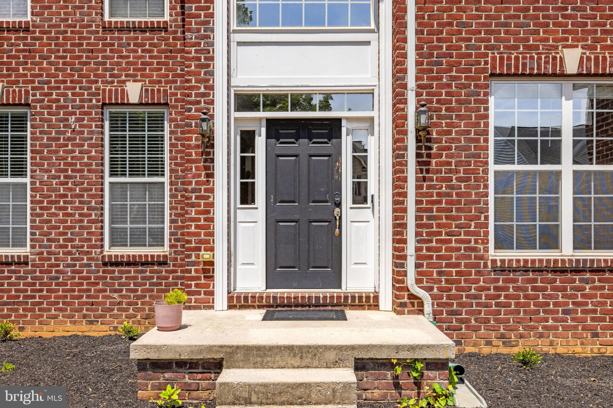 VILLAGE OF WASHINGTON TRAIL - Residential