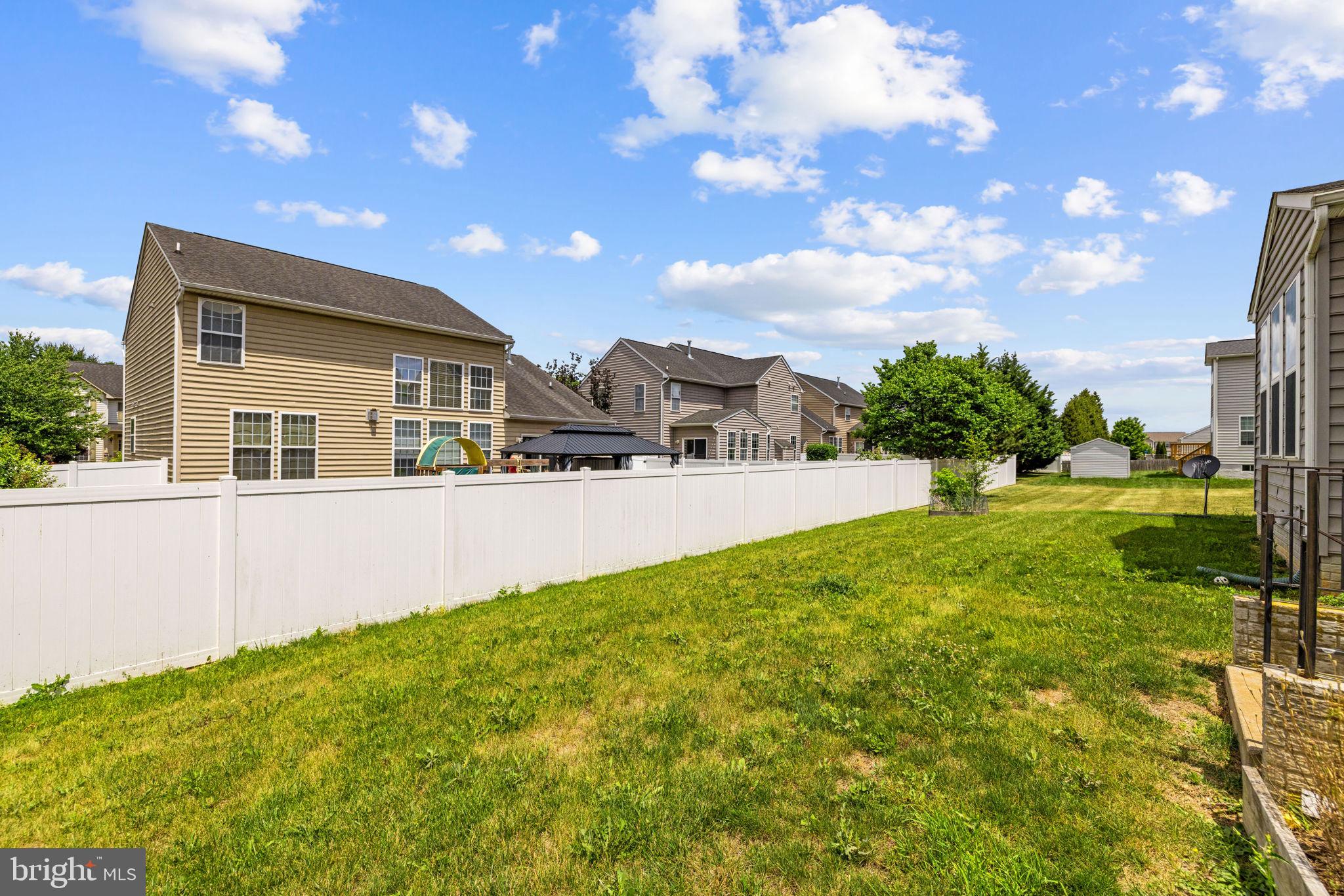VILLAGE OF WASHINGTON TRAIL - Residential