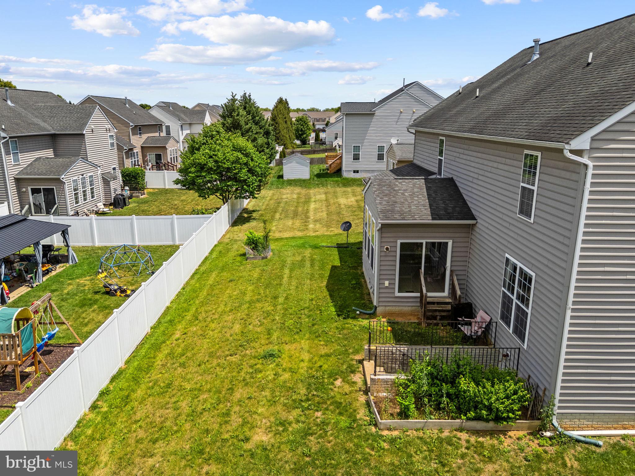 VILLAGE OF WASHINGTON TRAIL - Residential