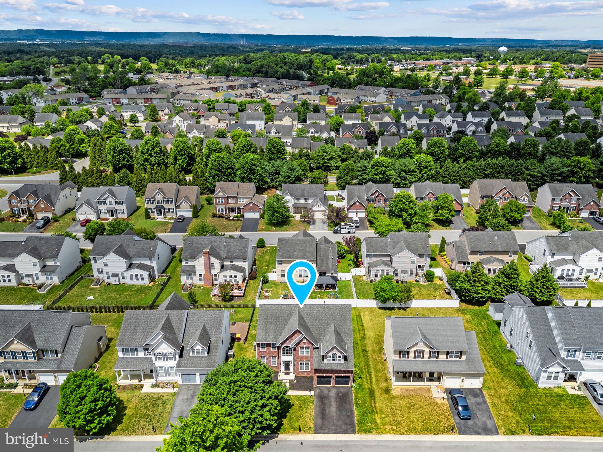 VILLAGE OF WASHINGTON TRAIL - Residential