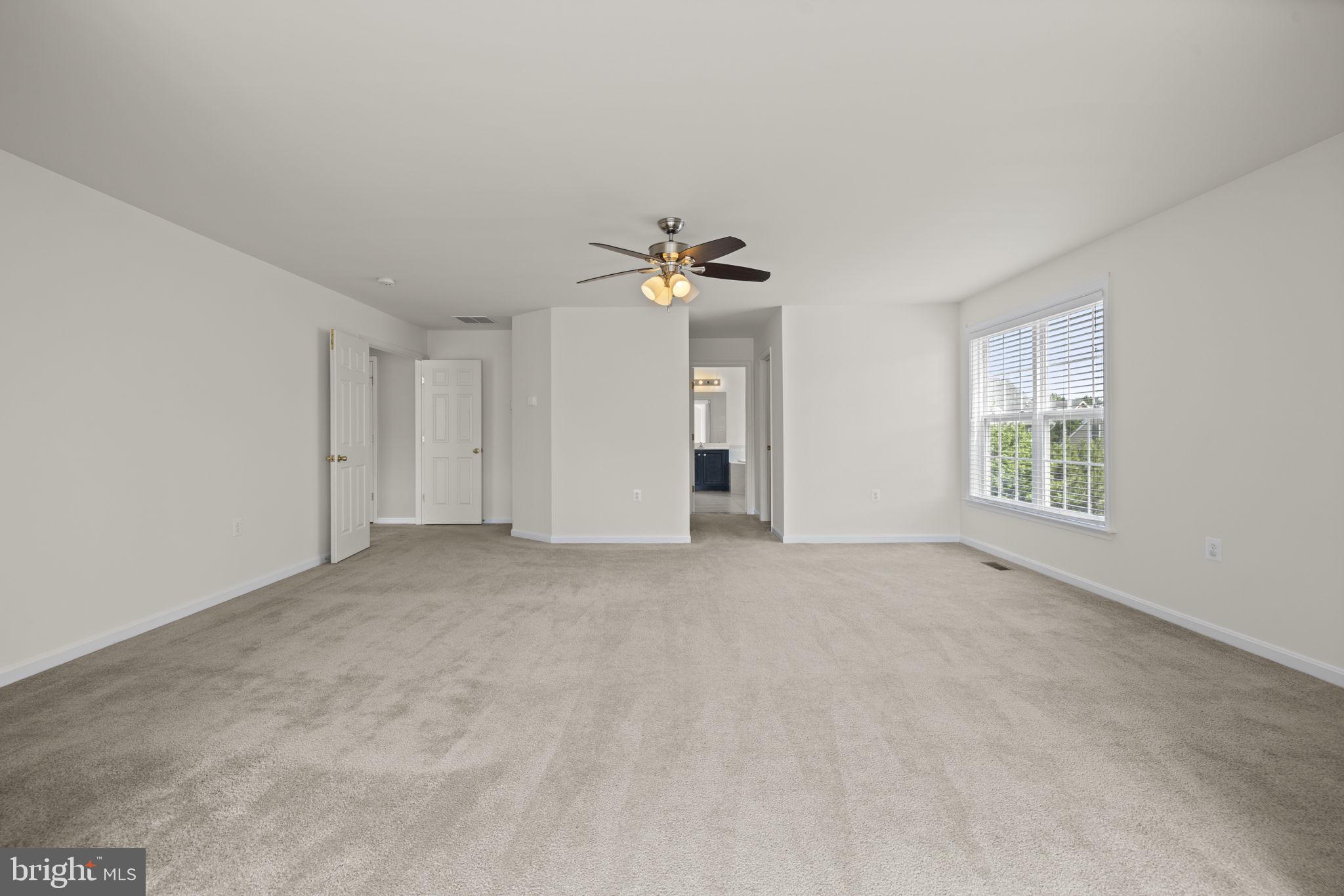 VILLAGE OF WASHINGTON TRAIL - Residential