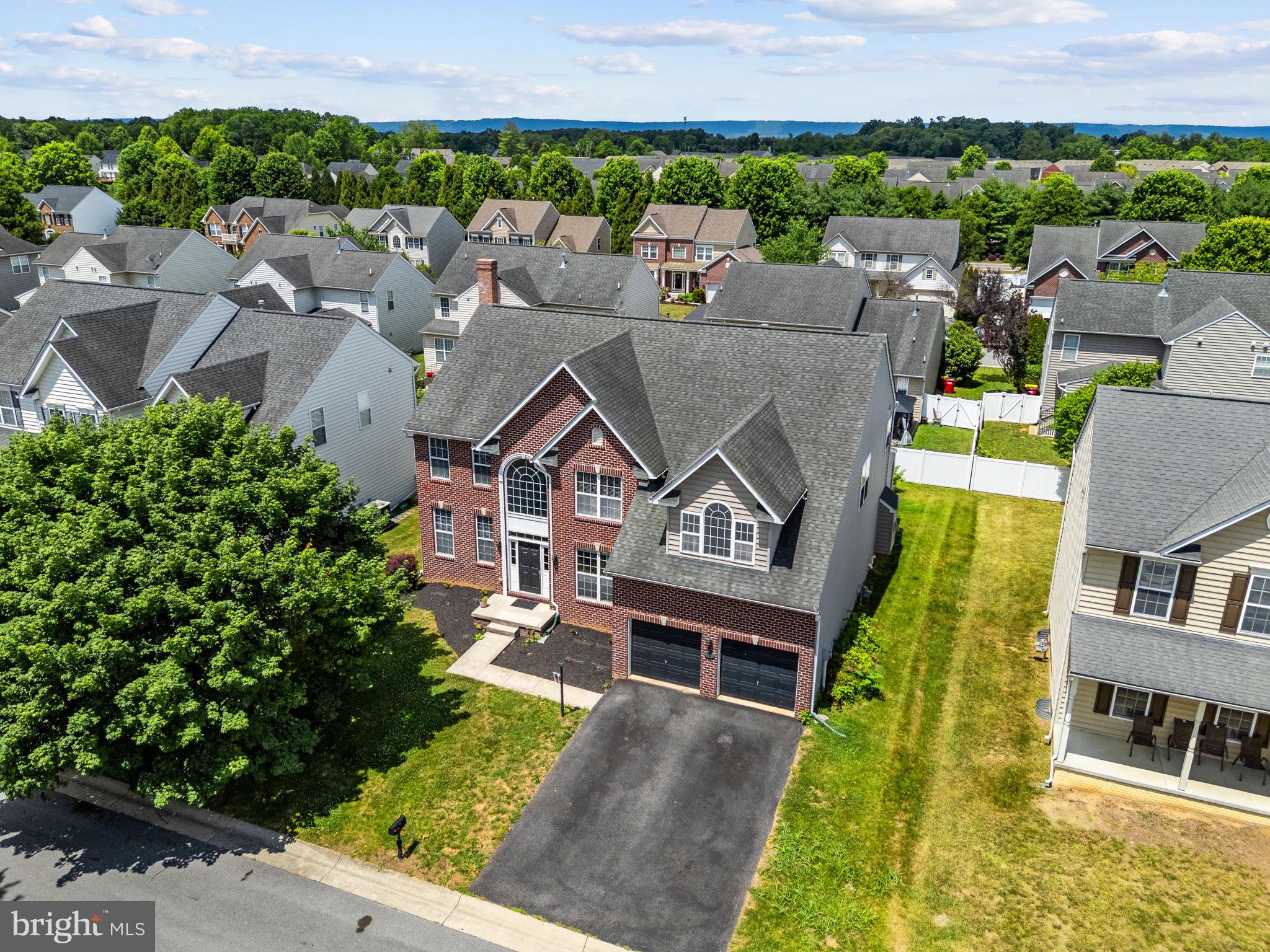 VILLAGE OF WASHINGTON TRAIL - Residential