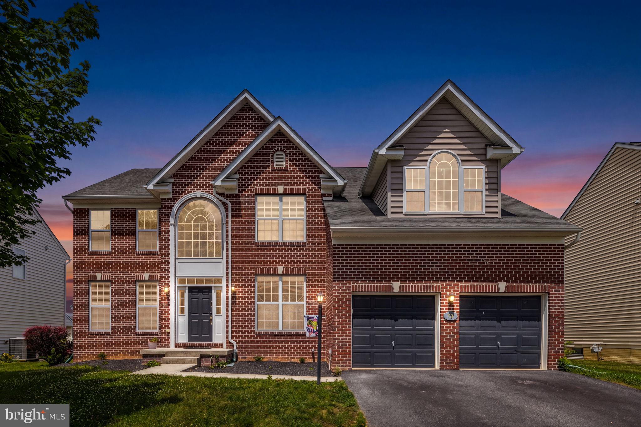 VILLAGE OF WASHINGTON TRAIL - Residential