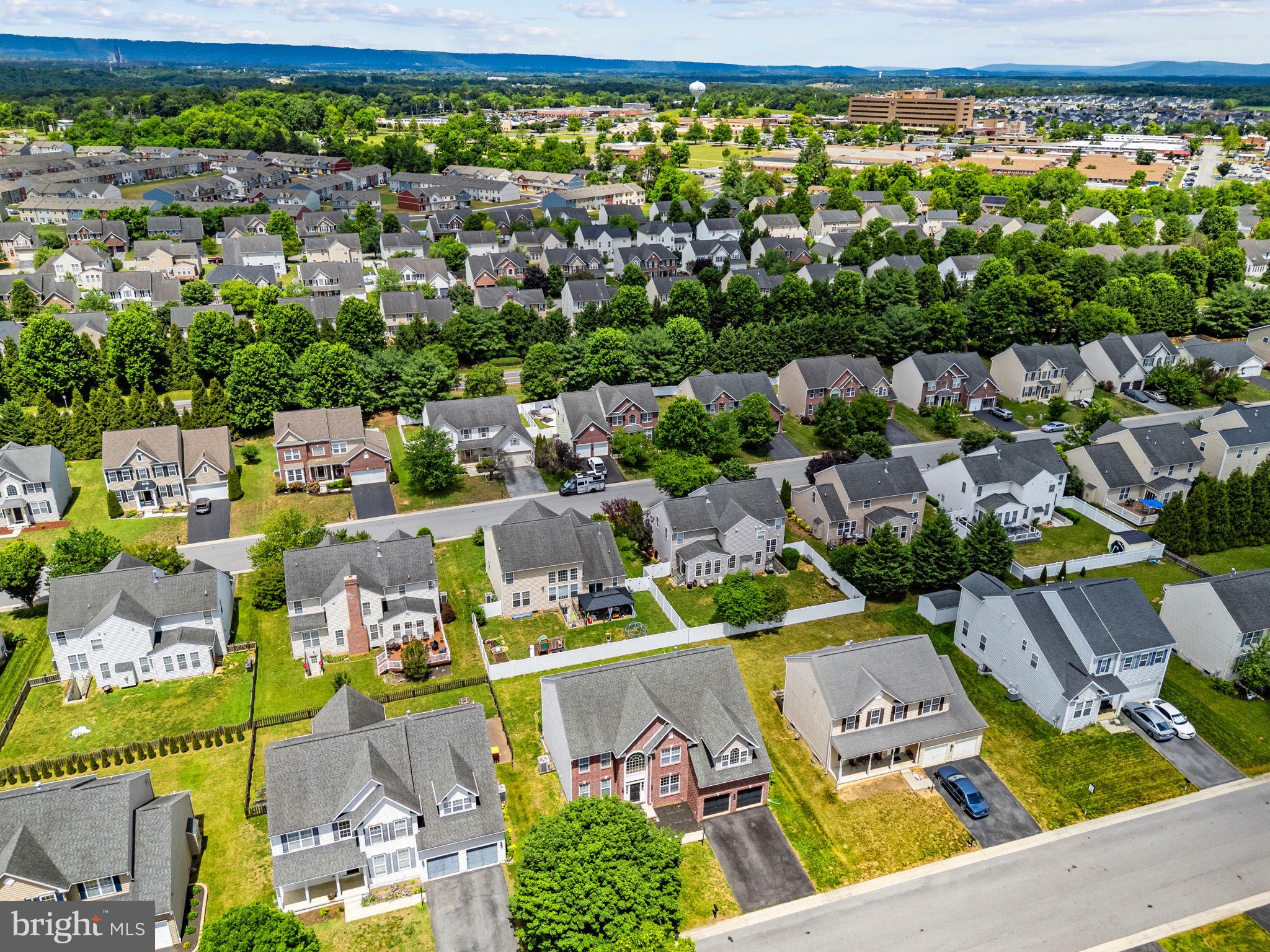 VILLAGE OF WASHINGTON TRAIL - Residential