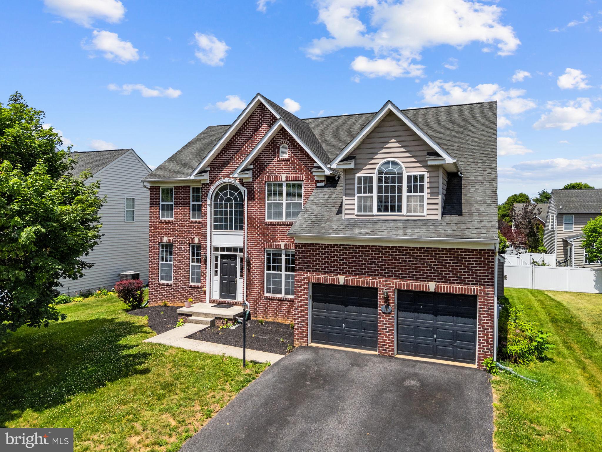 VILLAGE OF WASHINGTON TRAIL - Residential