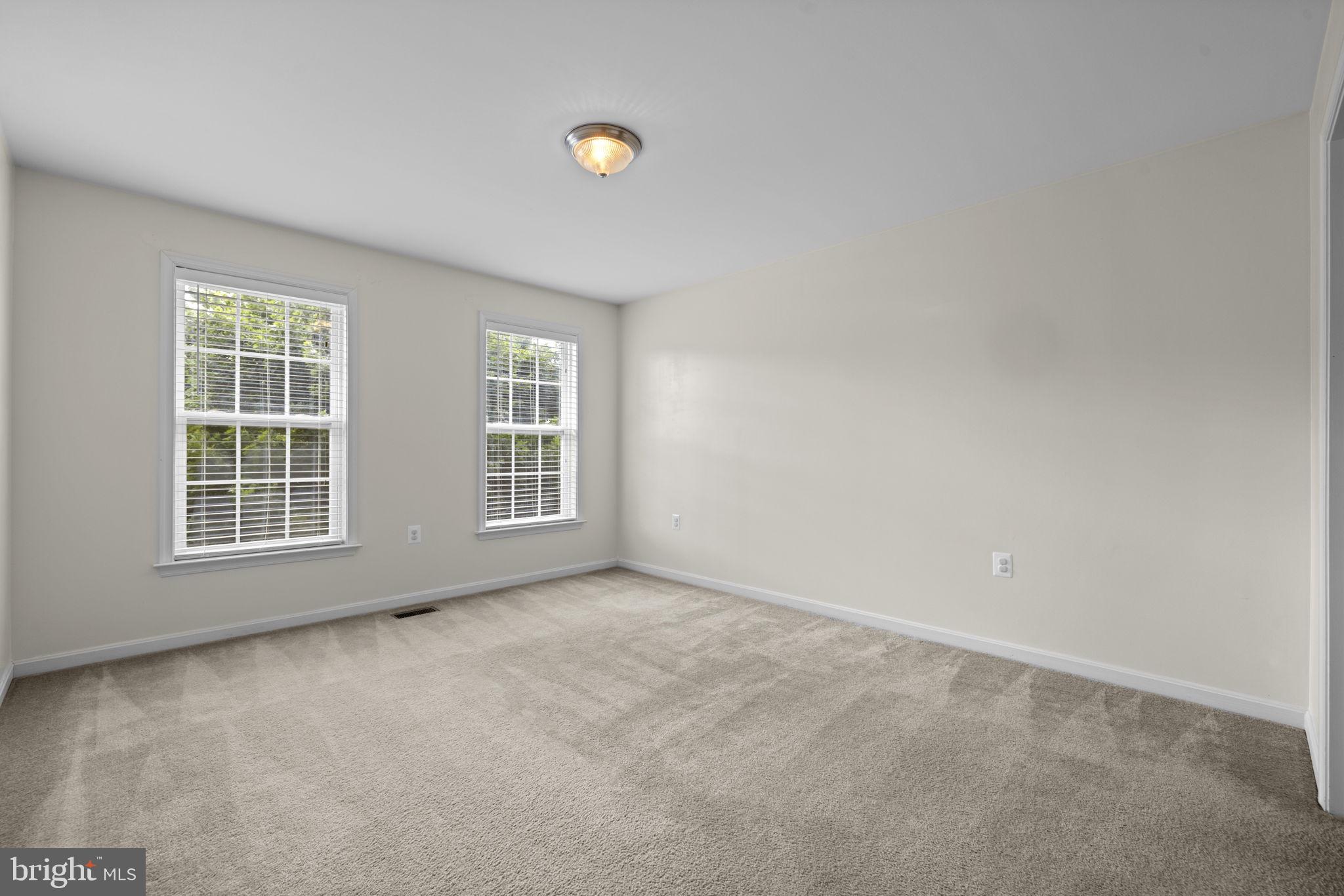VILLAGE OF WASHINGTON TRAIL - Residential
