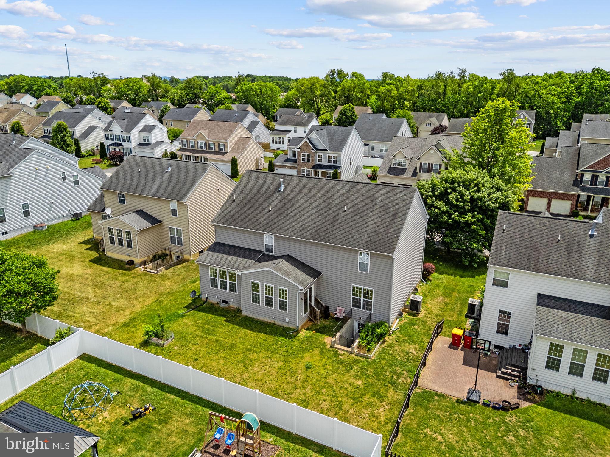 VILLAGE OF WASHINGTON TRAIL - Residential