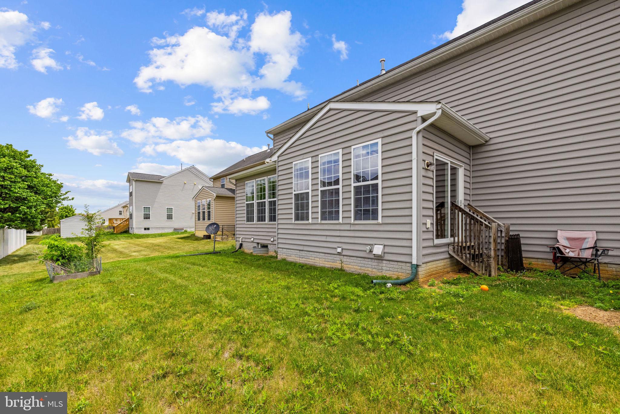 VILLAGE OF WASHINGTON TRAIL - Residential